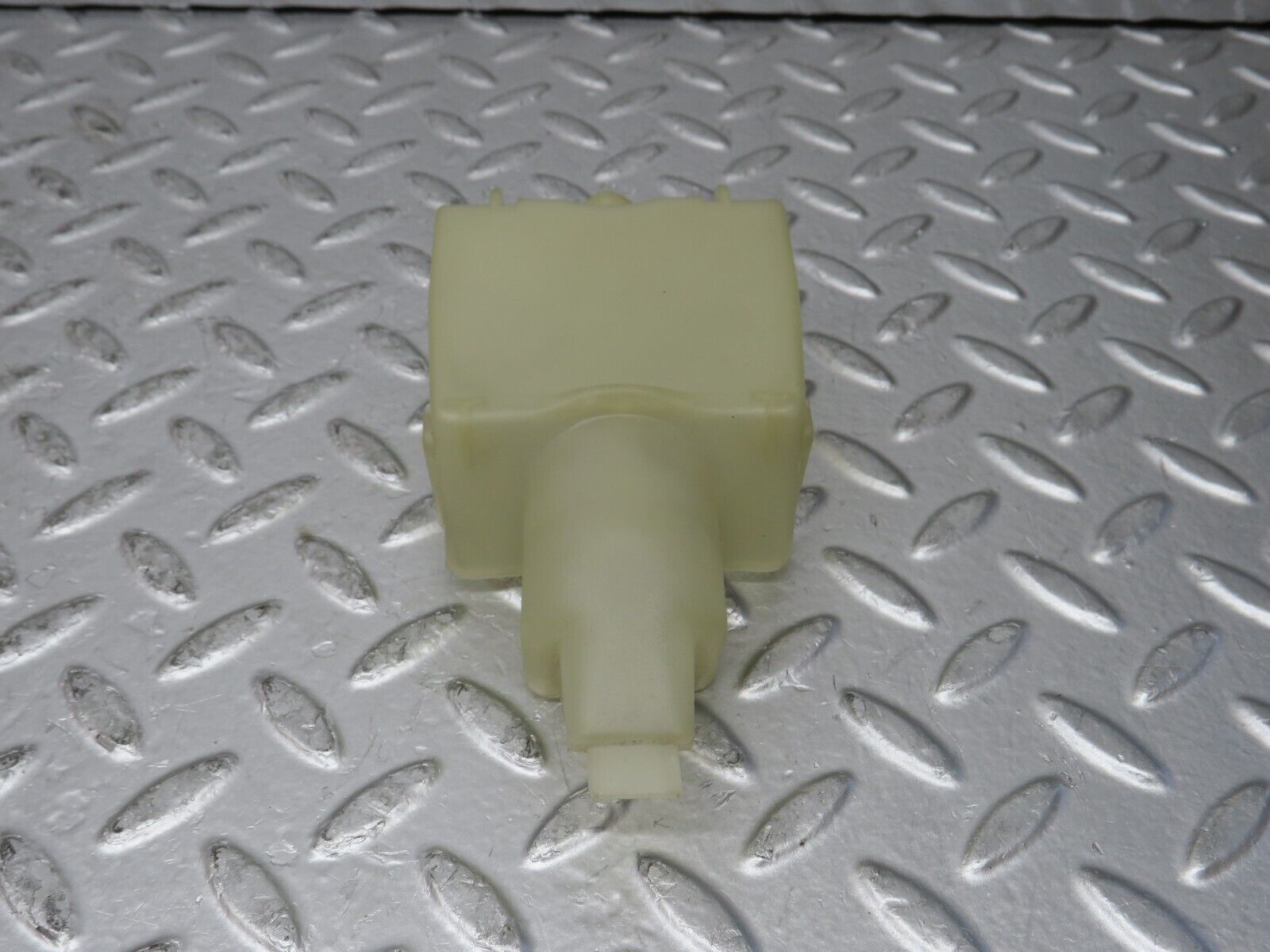 30285 Mercedes-Benz W124 230E Rear Door Lock Vacuum Actuator Cover 1248050590