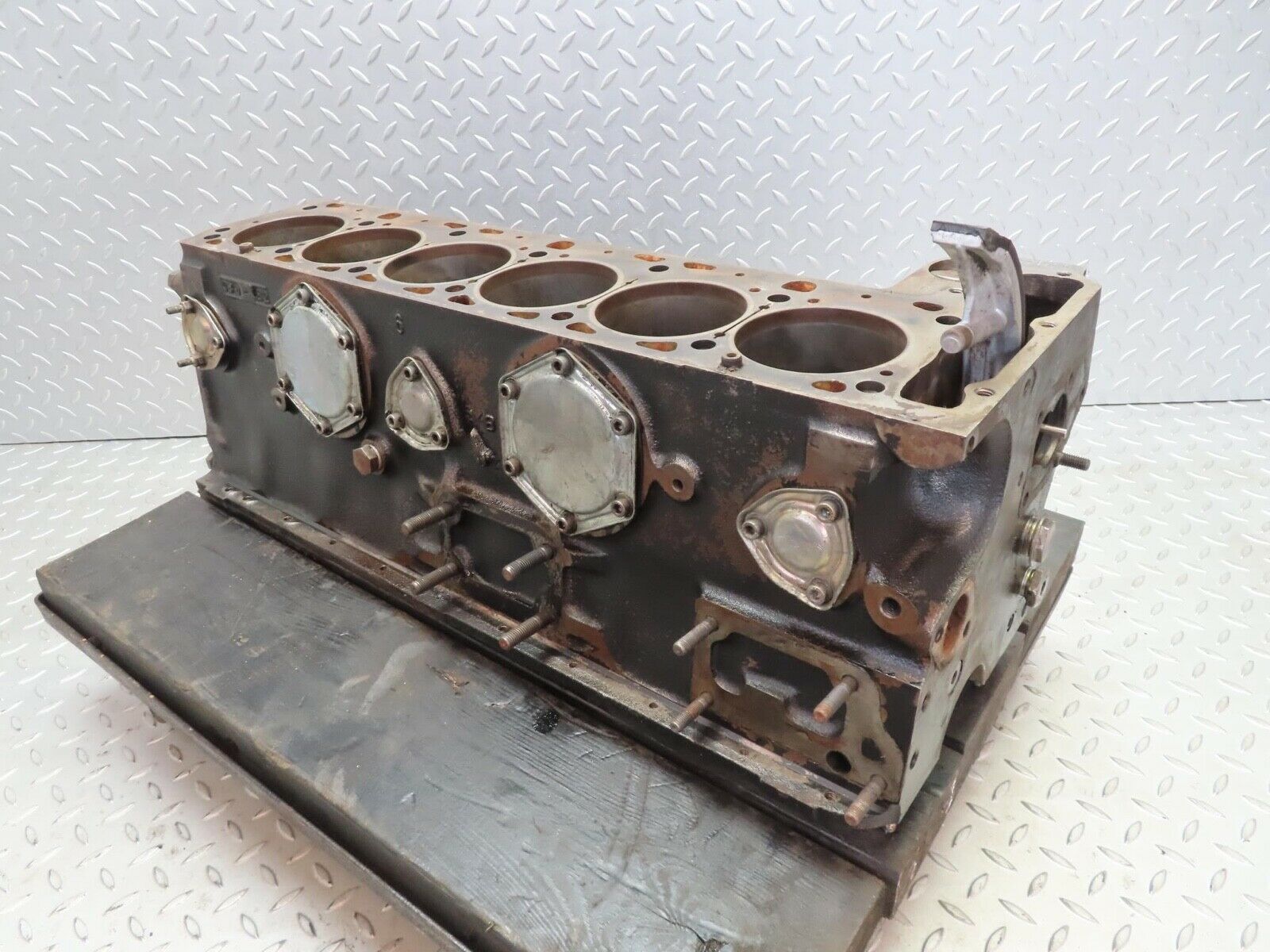 16144 Mercedes-Benz W123 280E Engine Block 1100111101 M110.988