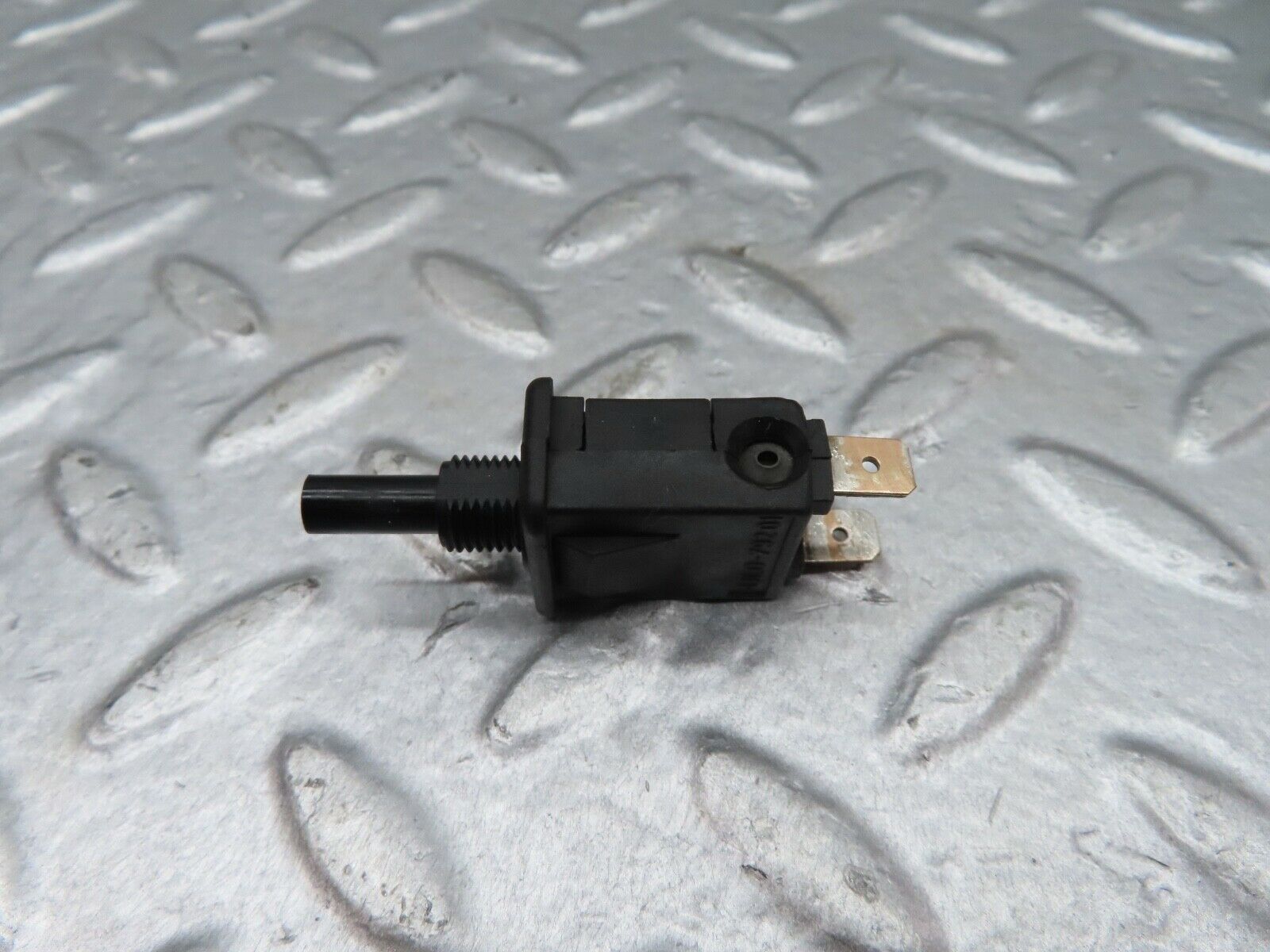 18088 Mercedes-Benz W123 200 Door Contact Switch 0008212852