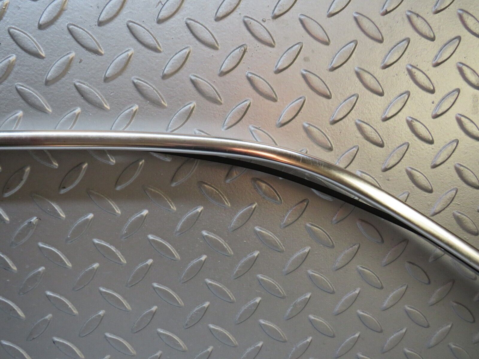 37027 Mercedes-Benz C126 420SEC Coupe Roof Chrome Trim Left Side