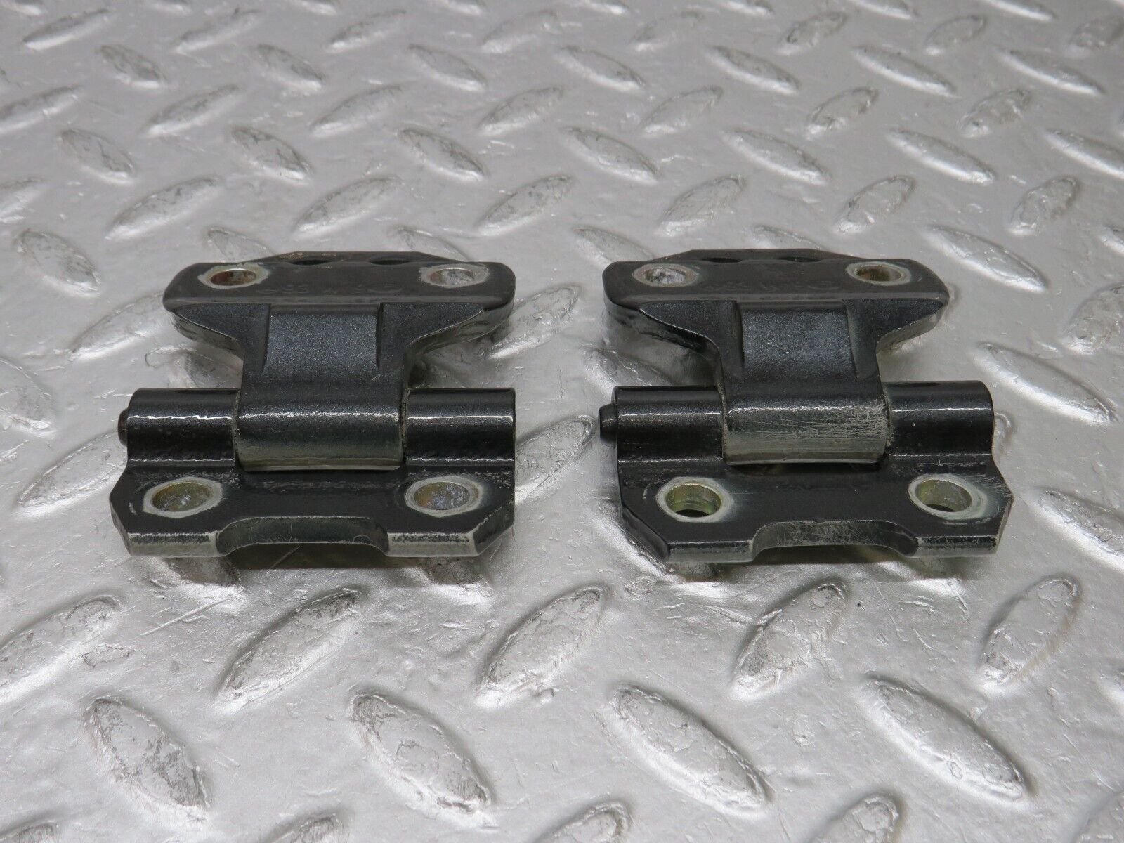 37738 Mercedes-Benz A124 320E Cabriolet Door Hinge Left Side