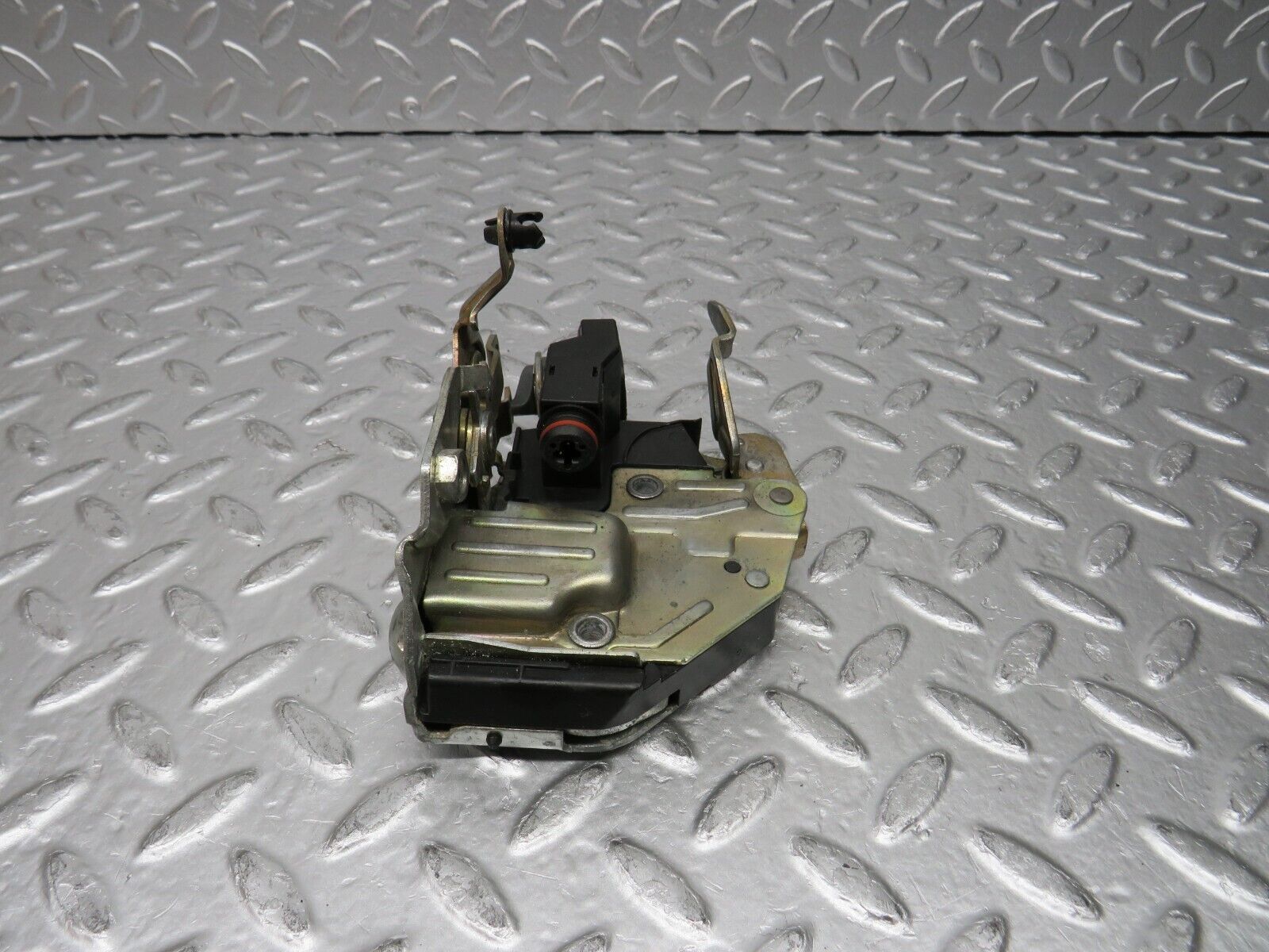 31392 Mercedes-Benz S124 220TE Wagon Front Left Door Lock Mechanism