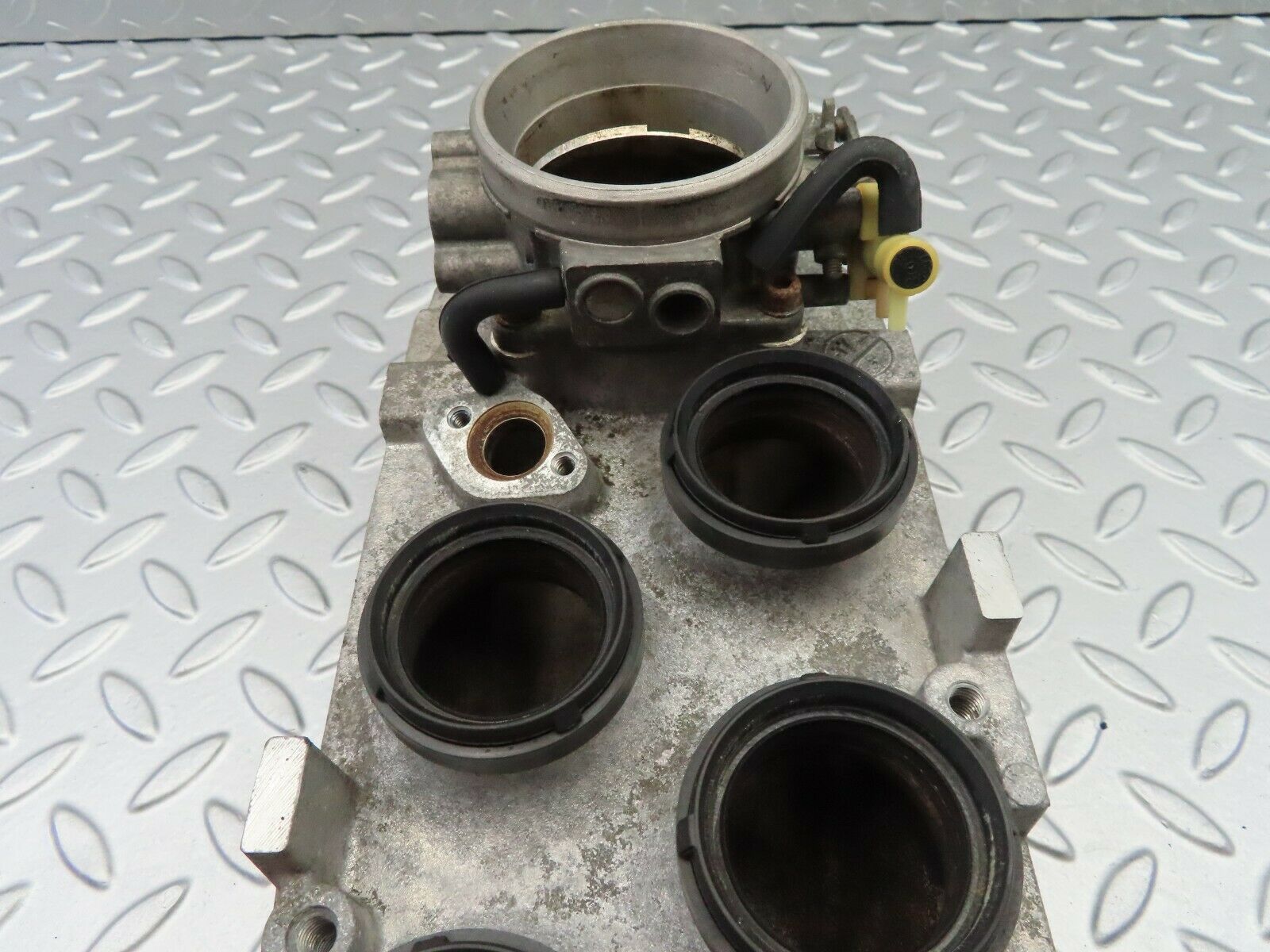 6418 Mercedes-Benz W126 380SE Lower Intake Manifold & Throttle Body 1161415301