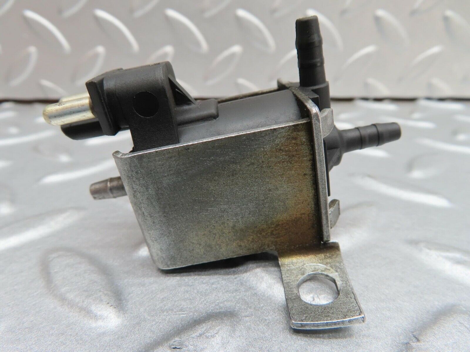 16123 Mercedes-Benz W123 280E Vacuum Solenoid 0015406897