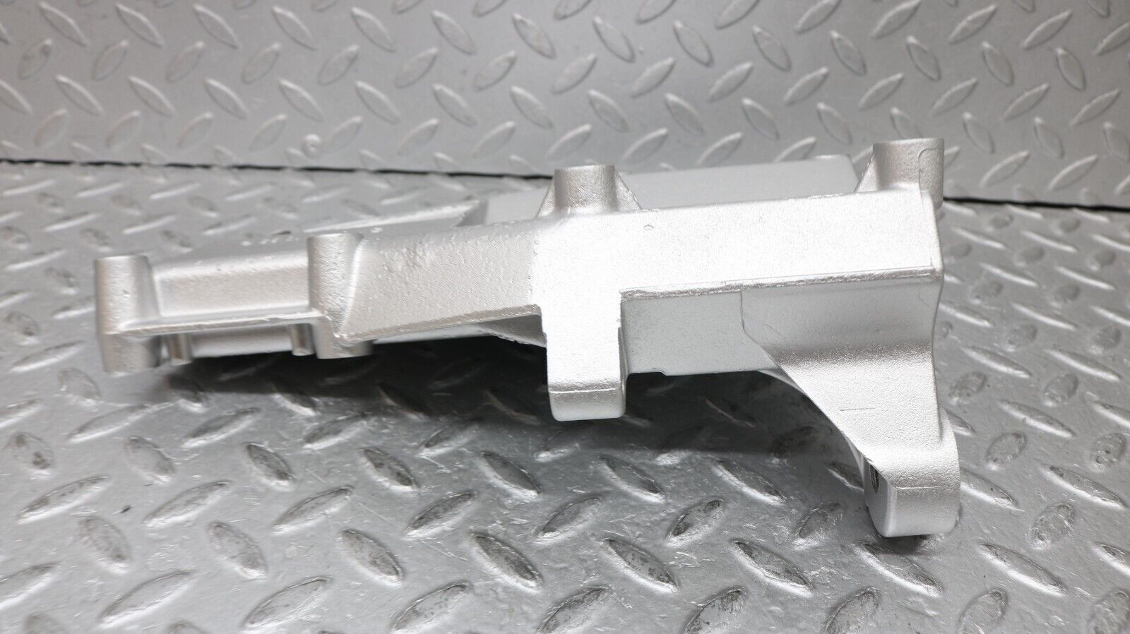 37240 Mercedes-Benz C126 420SEC Coupe Air Conditioning Compressor Bracket 1161301035