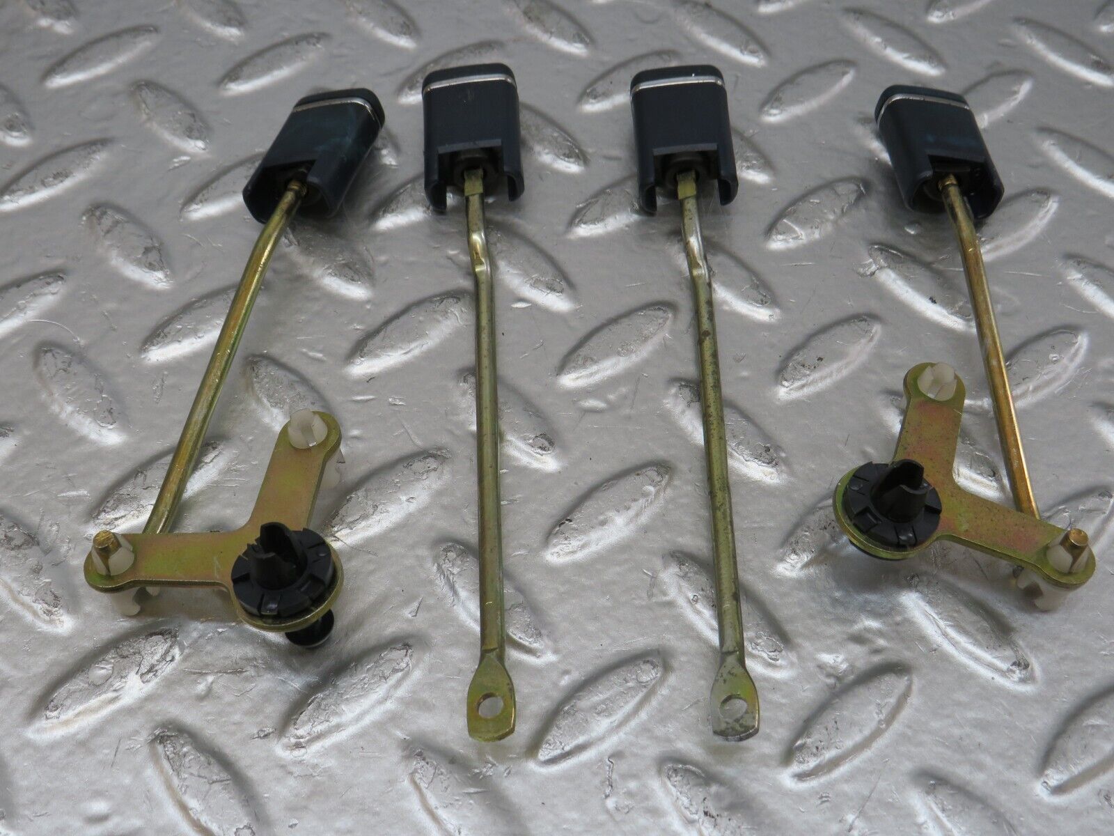 25044 Mercedes-Benz W140 S320 Front And Rear Door Lock Knob