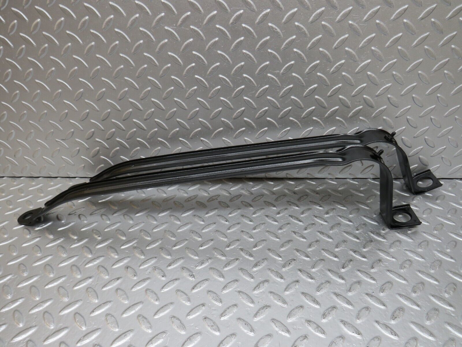 33393 Mercedes-Benz W202 C180 Fuel Tank Tightening Strap 2024700740