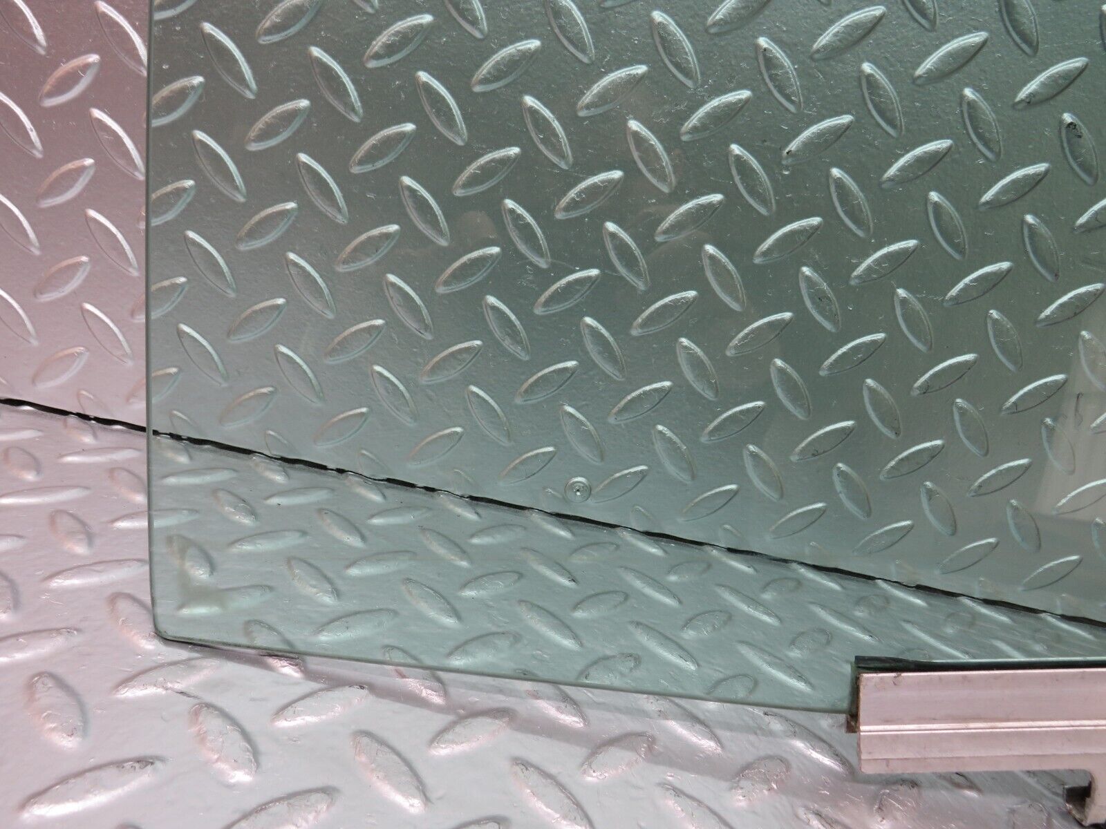 25643 Mercedes-Benz W124 280E Rear Left Door Window Glass