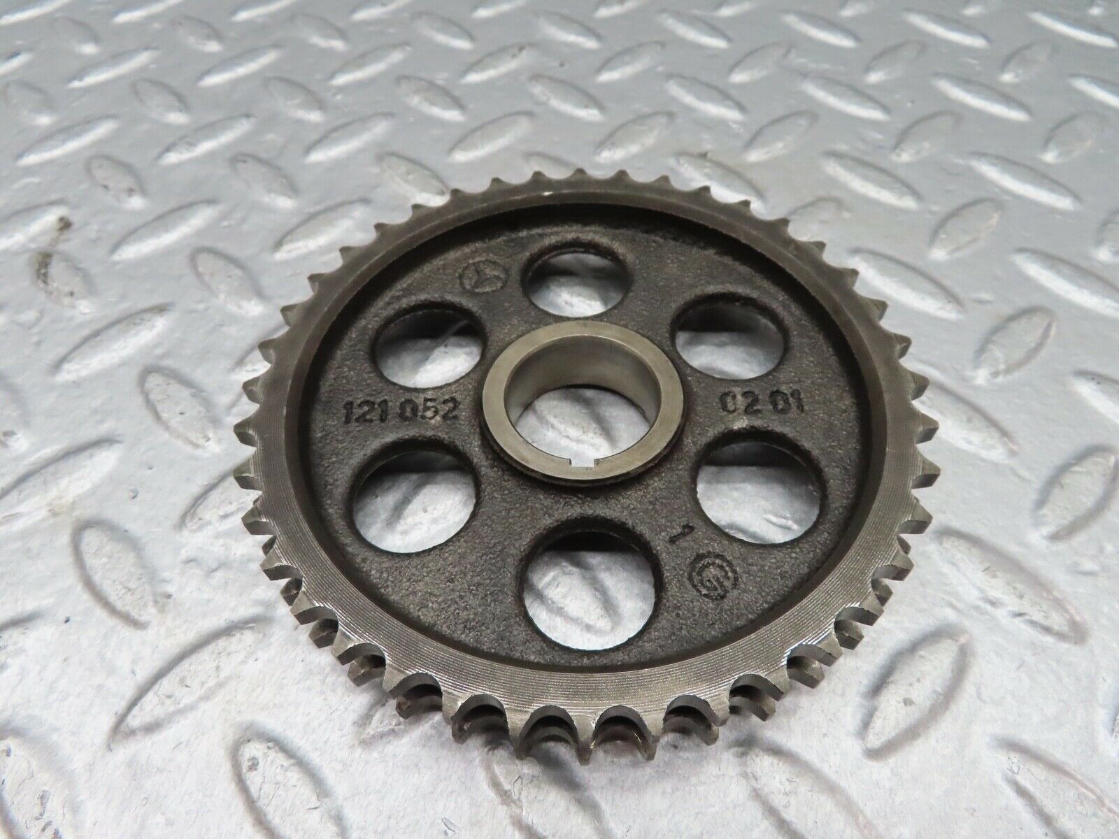 18071 Mercedes-Benz W123 200 Camshaft Timing Gear 1210520201