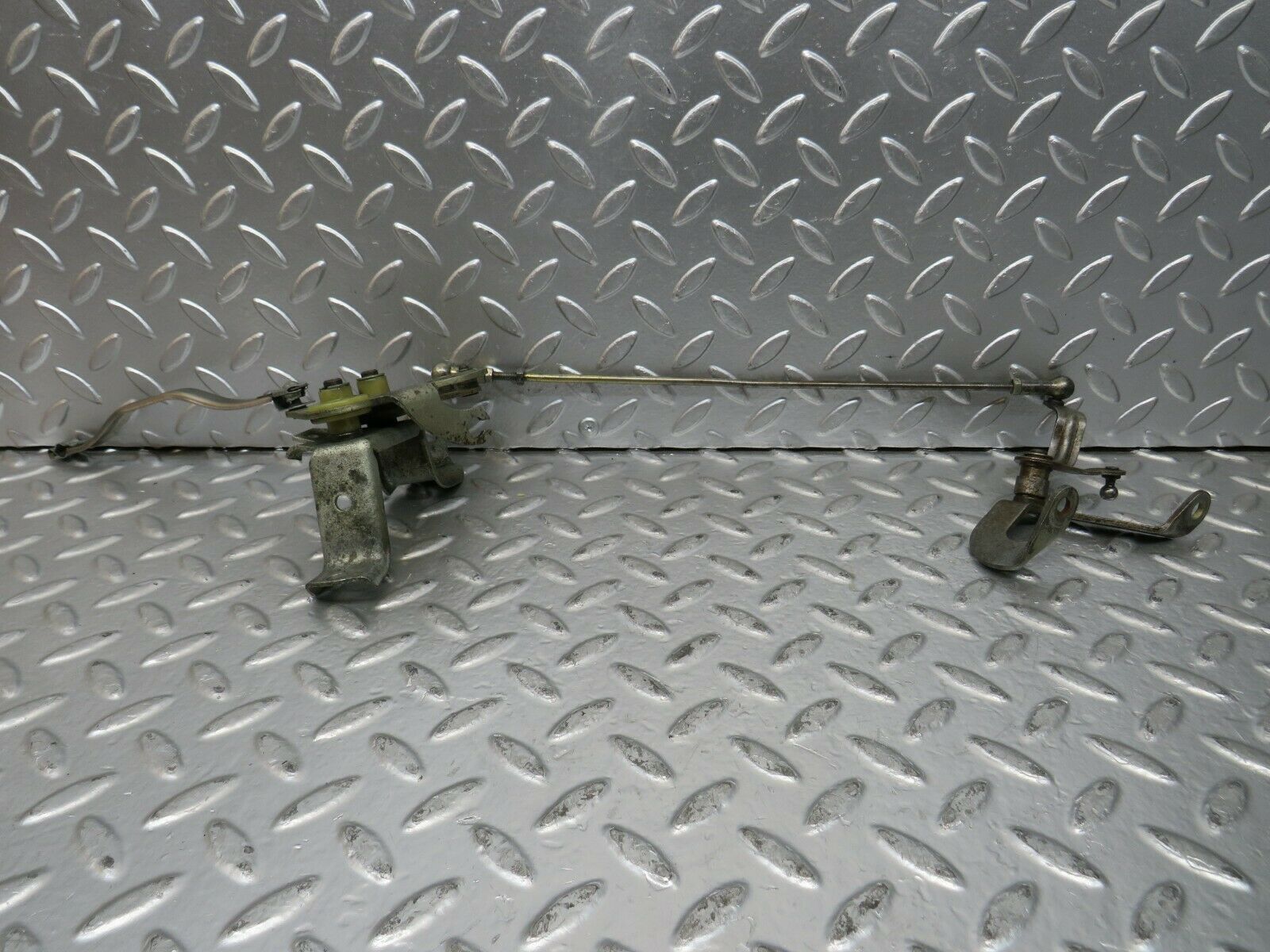 23402 Mercedes-Benz W116 350SE Throttle Linkage