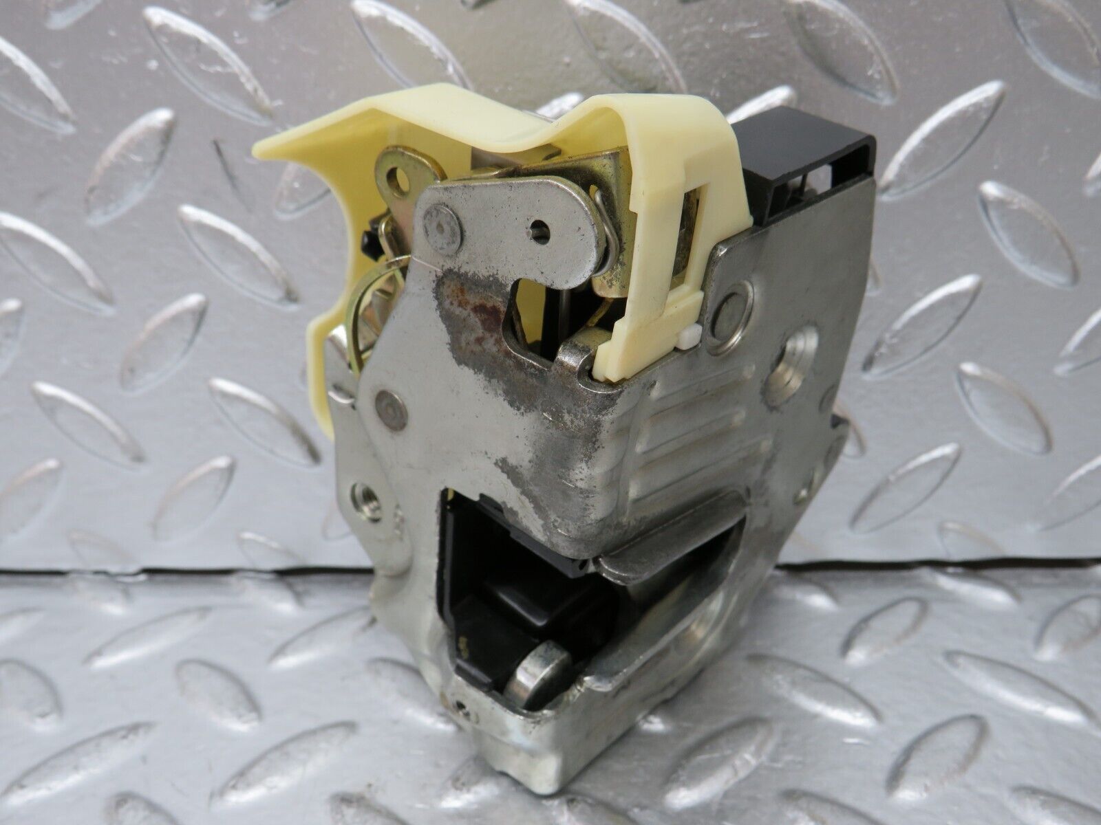 25869 Mercedes-Benz W124 280E Rear Right Door Lock Mechanism