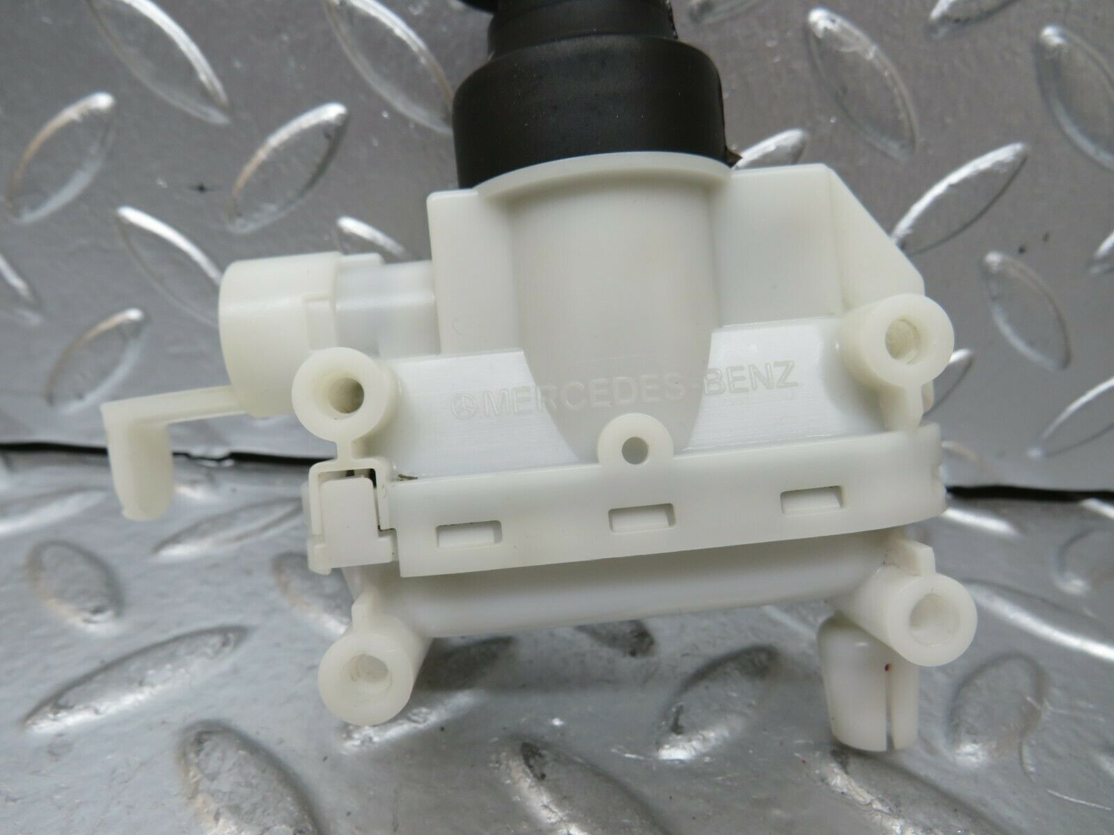 24251 Mercedes-Benz S124 220TE Door Lock Vacuum Actuator Hella Front Right