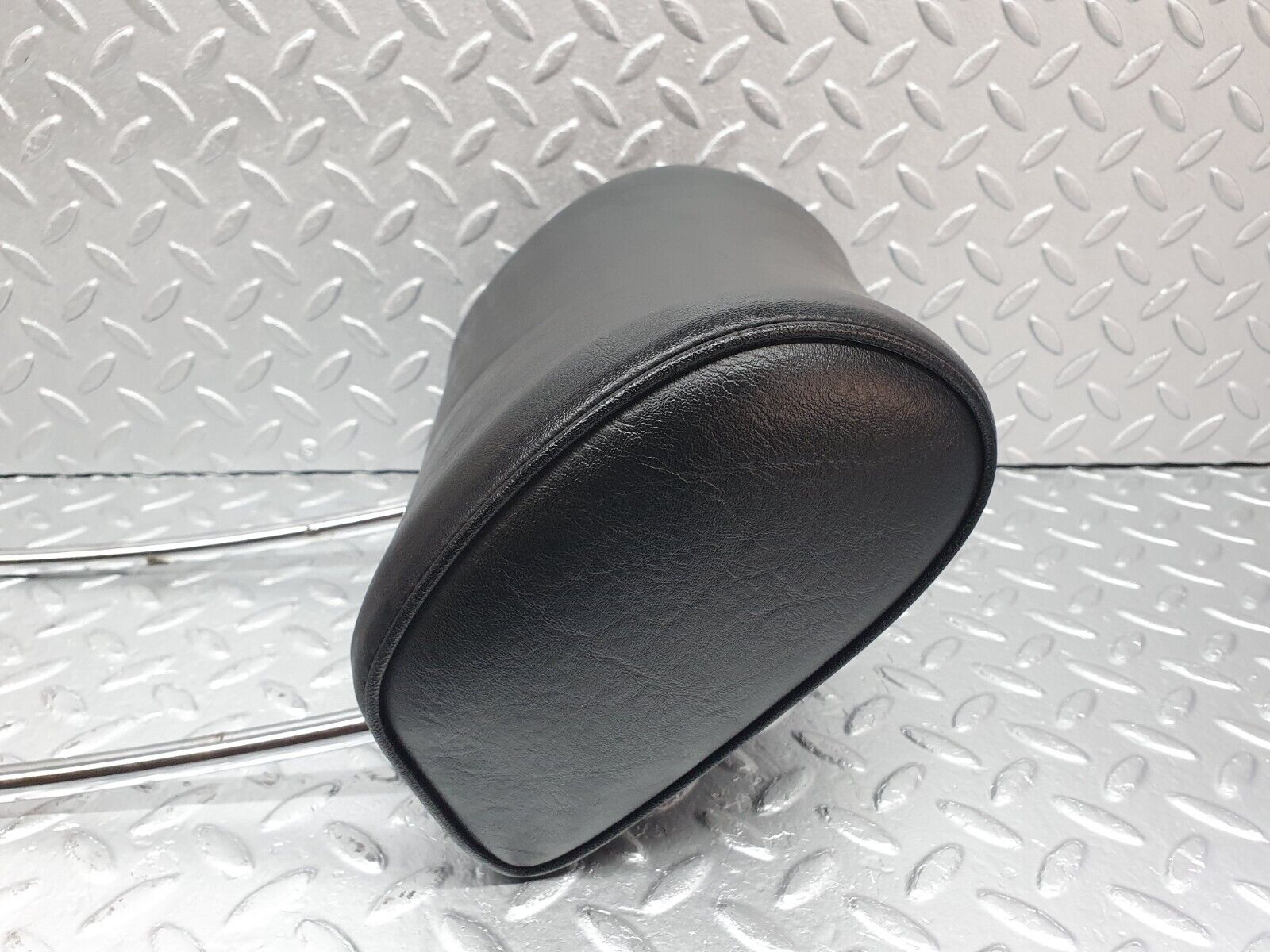 40784 Mercedes-Benz W123 300D Front Seat Headrest Leather Black