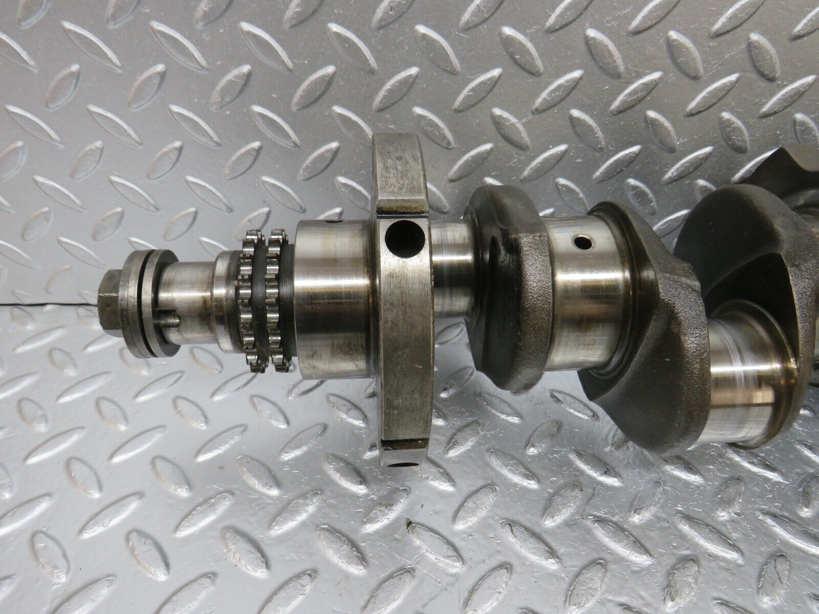 32929 Mercedes-Benz W123 300D Crankshaft OM617.912 6170310401