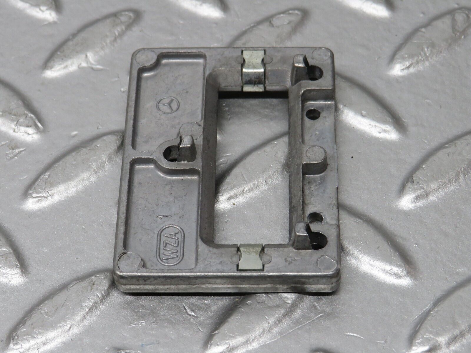 33941 Mercedes-Benz W124 260E Rear View Mirror Mount Bracket