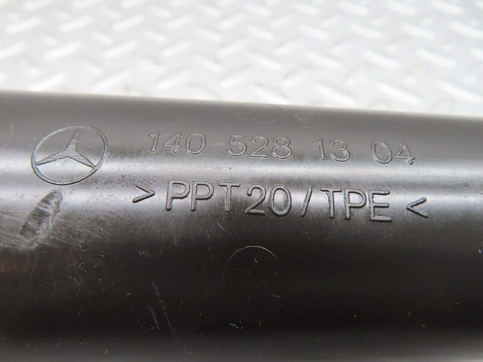 14960 Mercedes-Benz W140 S320 Engine Bay Air Duct Pipe 1405281304