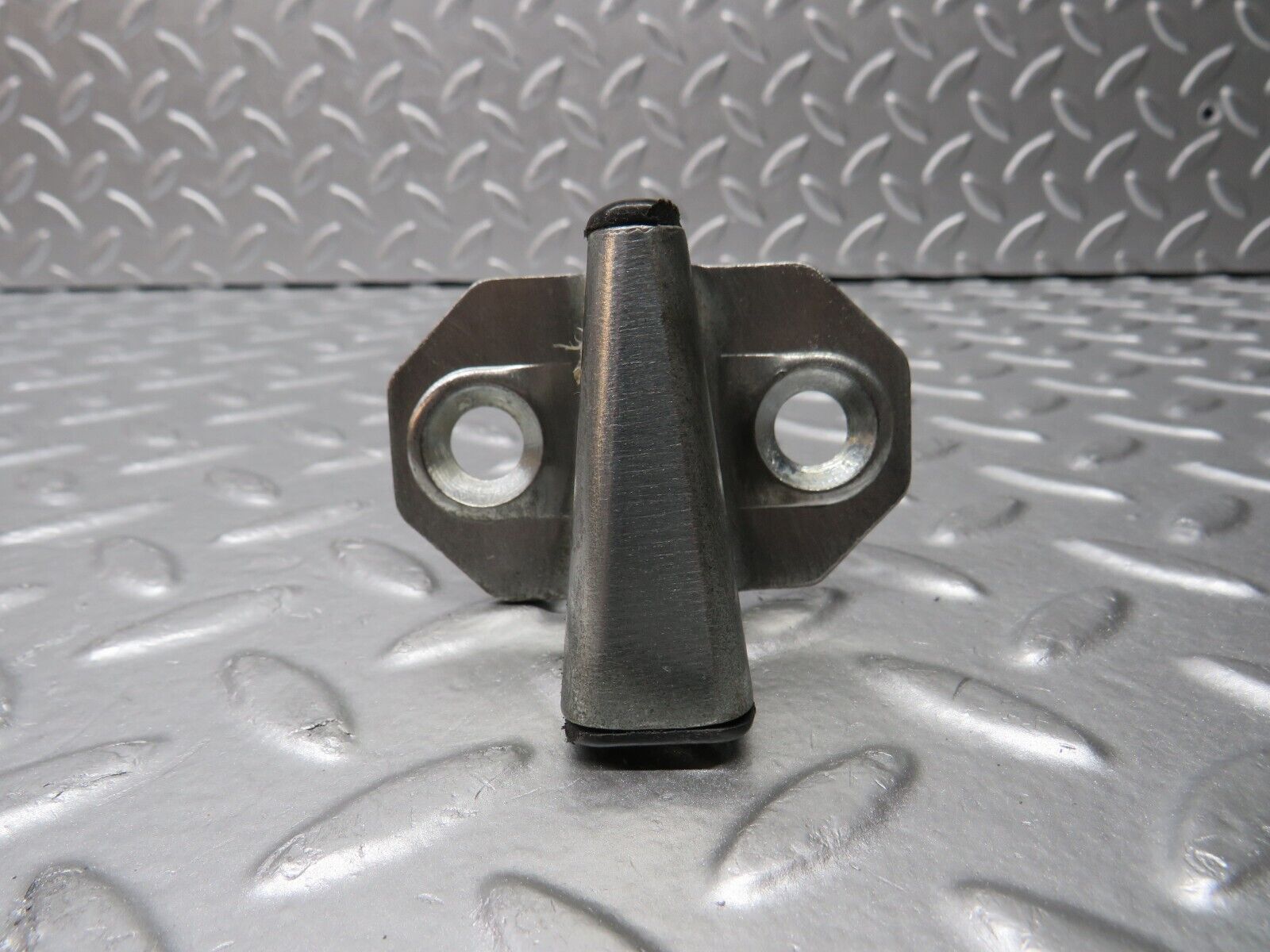 31322 Mercedes-Benz S124 220TE Wagon Door Lock Latch