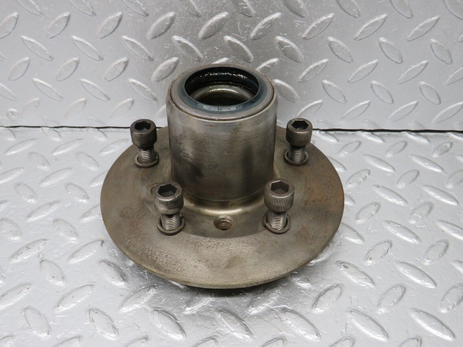 40397 Mercedes-Benz W110 230 Front Wheel Hub