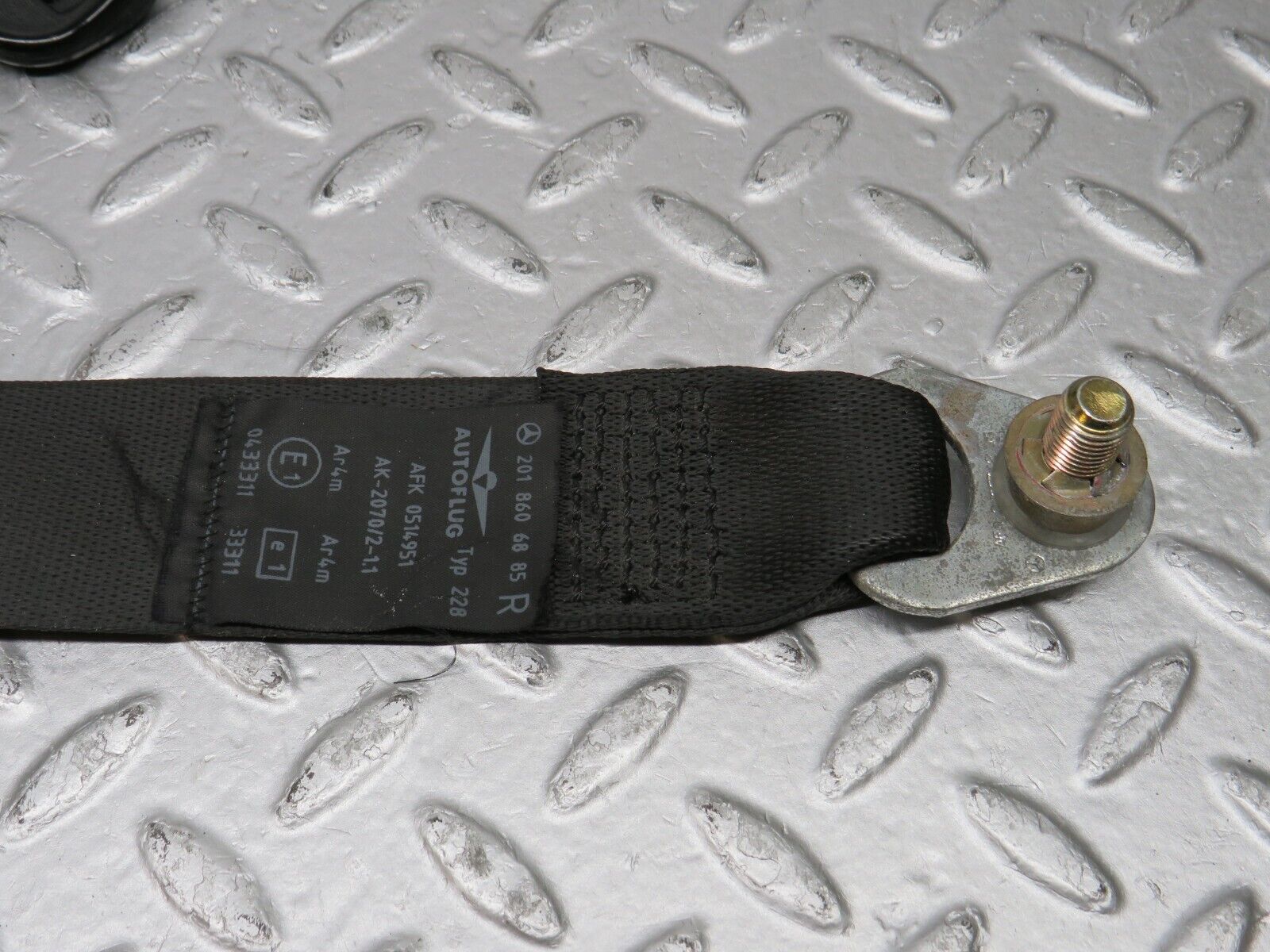 39056 Mercedes-Benz W201 190E 2.6L Front Right Seat Belt With Buckle 2018606885 1248606269