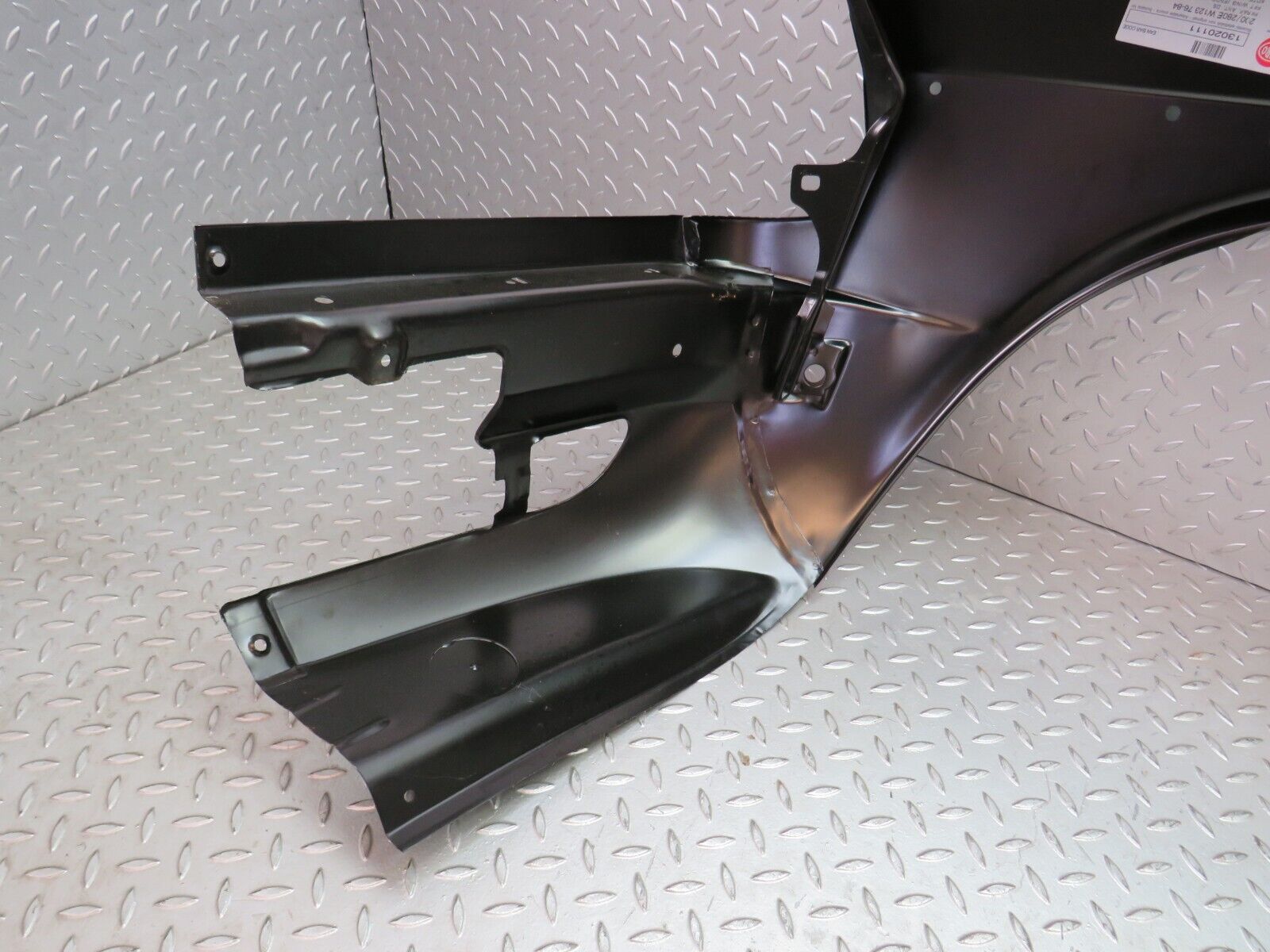 28346 Mercedes-Benz S123 240D Wagon Front Right Wing Fender