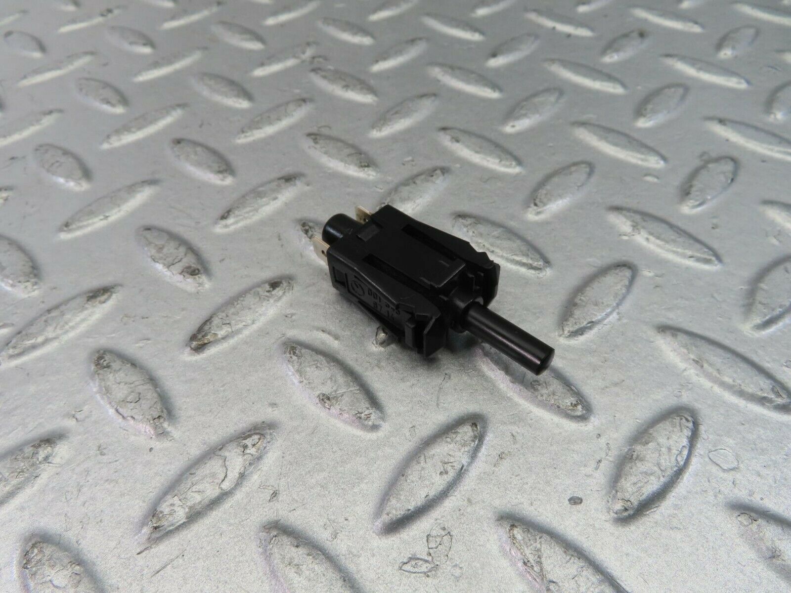 10402 Mercedes-Benz W201 190E Door Contact Switch 0015458714