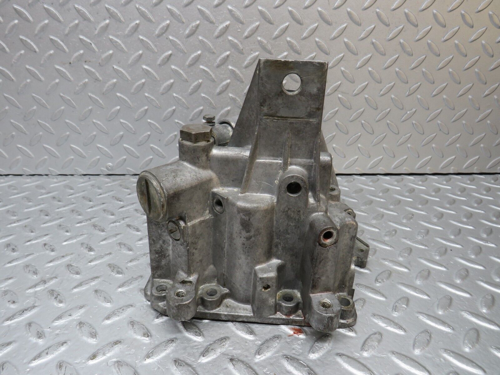 37680 Mercedes-Benz W109 300SEL Automatic Gearbox Rear Housing 1152702411