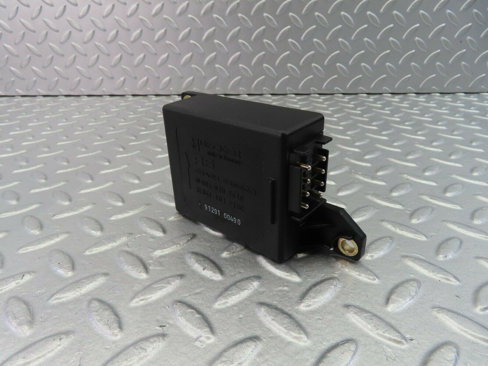 10457 Mercedes-Benz W201 190E Crash Sensor 0048202410