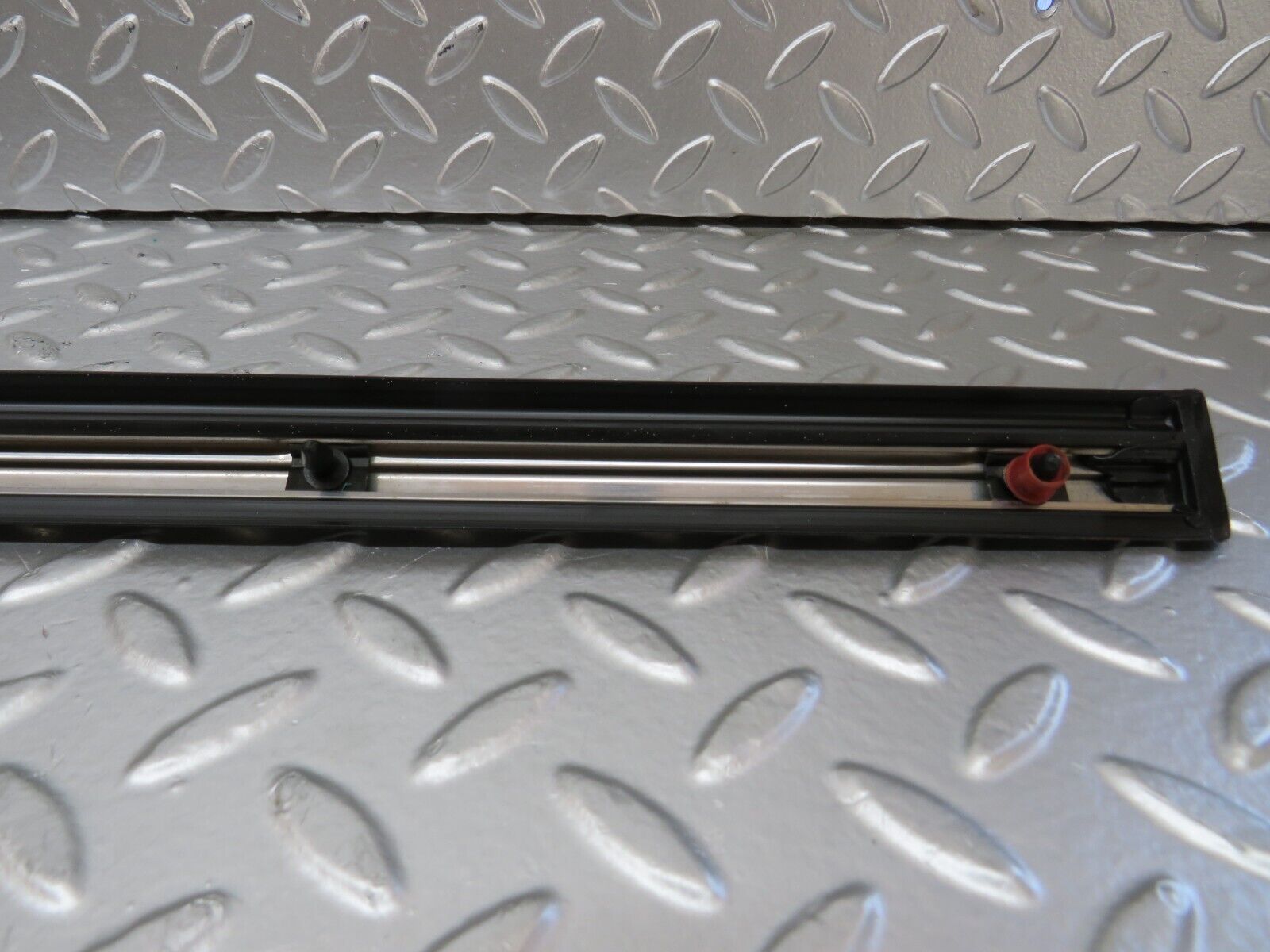 26080 Mercedes-Benz W116 450SE Front Left Door Centre Moulding Trim