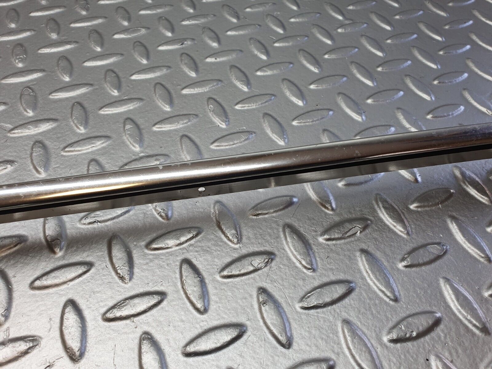 41262 Mercedes-Benz W126 300SE Roof Chrome Trim Left Side