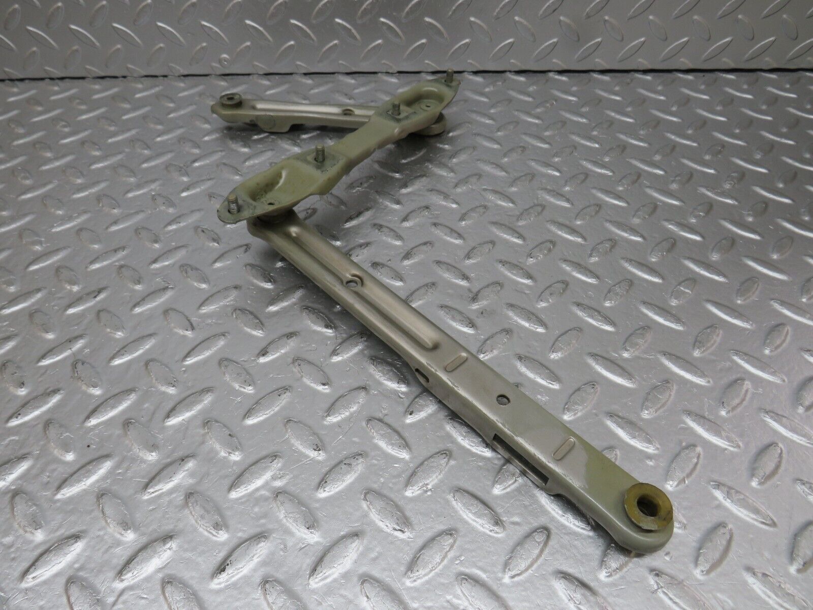 33723 Mercedes-Benz W201 190E 2.0L Bonnet Hinge Right Side