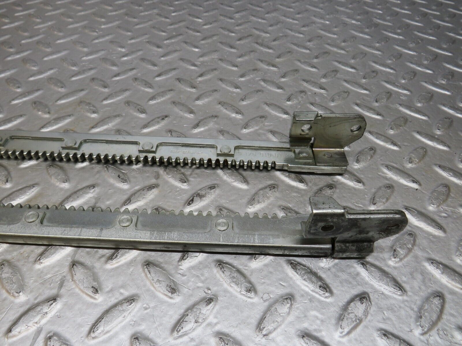 37084 Mercedes-Benz C126 420SEC Coupe Electric Seat Rail Pair 1269100184