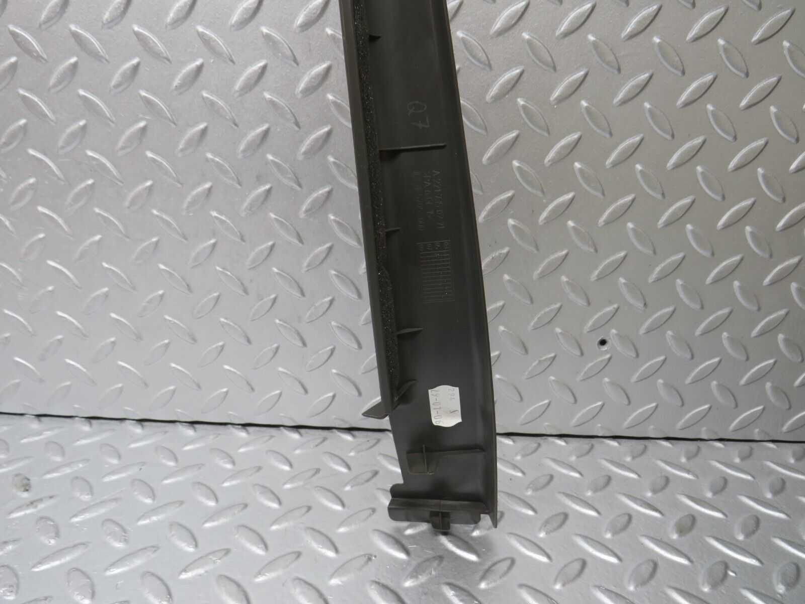 35287 Mercedes-Benz W221 Rear Right Door Window Frame Trim 2217350271