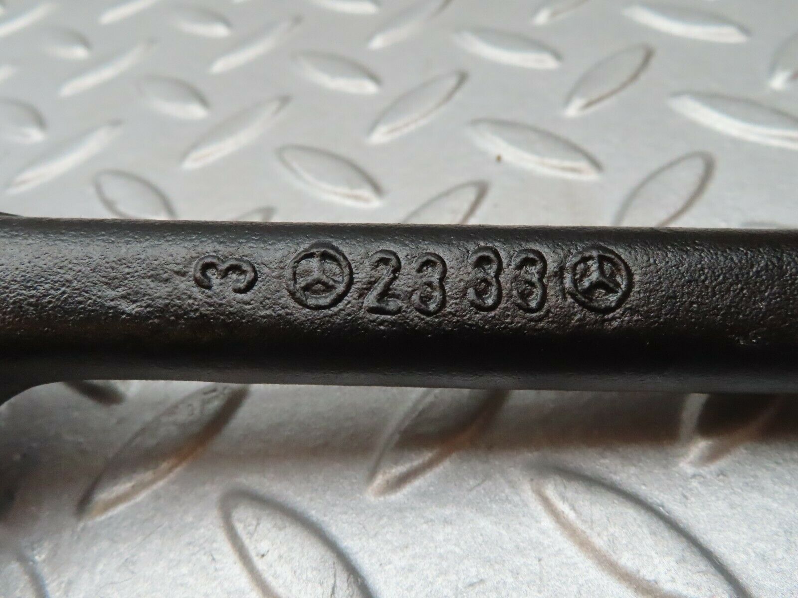 4244 Mercedes-Benz V123 240D LWB Idler Arm 2333