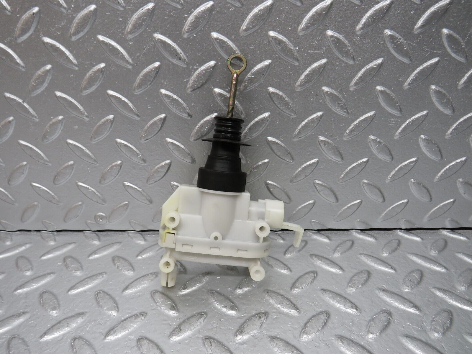 31395 Mercedes-Benz S124 220TE Door Lock Vacuum Actuator Hella Front Right