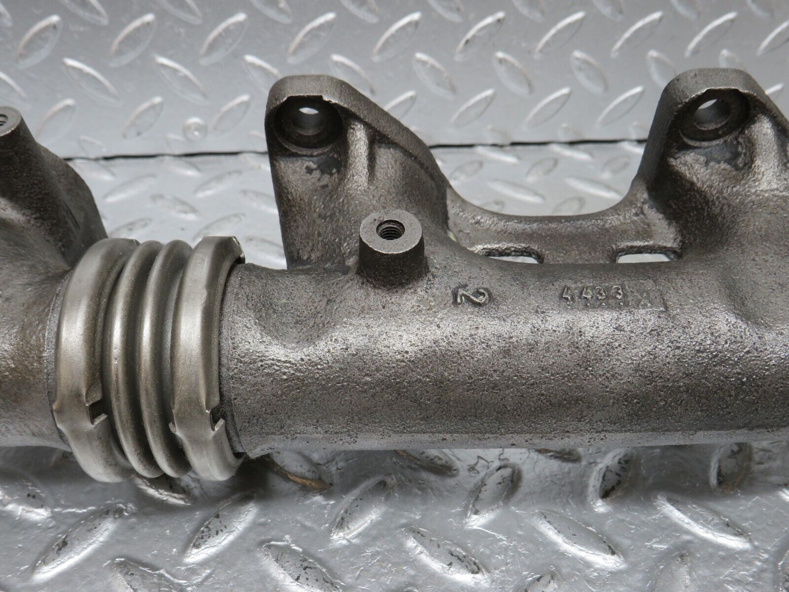 33117 Mercedes-Benz W126 380 V8 Exhaust Manifold Left 1161422302 1161422902