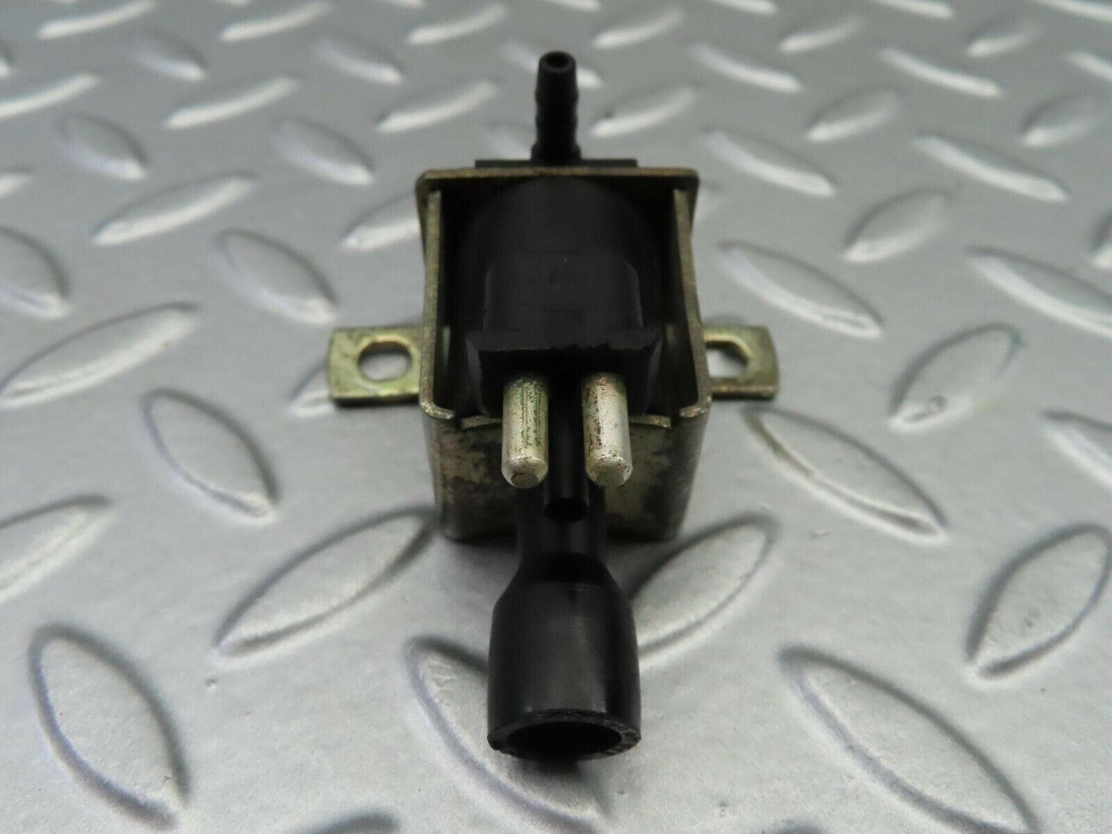 6711 Mercedes-Benz S124 E220 Wagon Vacuum Control Valve Pierburg 0015407097