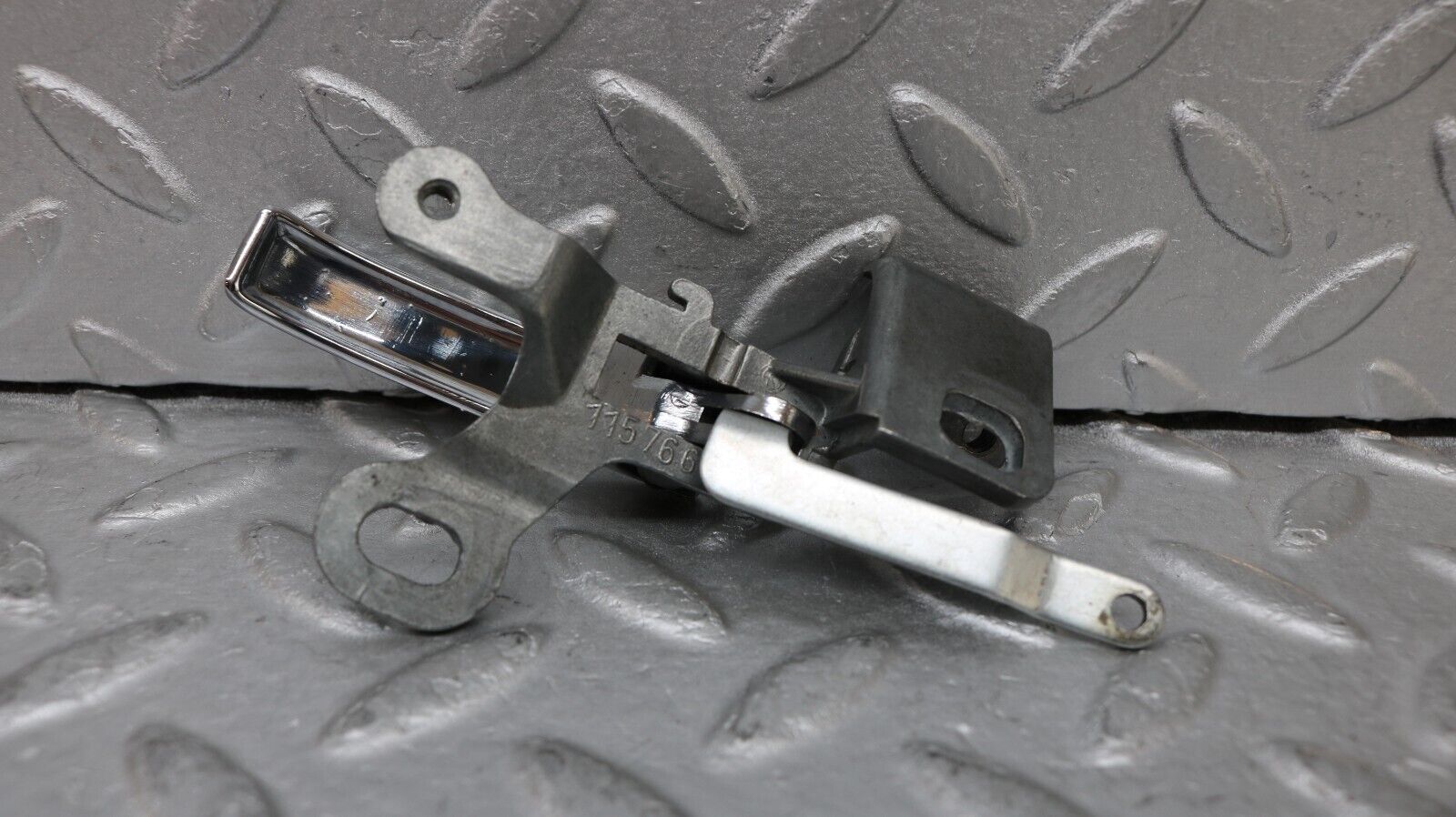 37265 Mercedes-Benz W109 300SEL Rear Left Interior Door Handle 1157660119