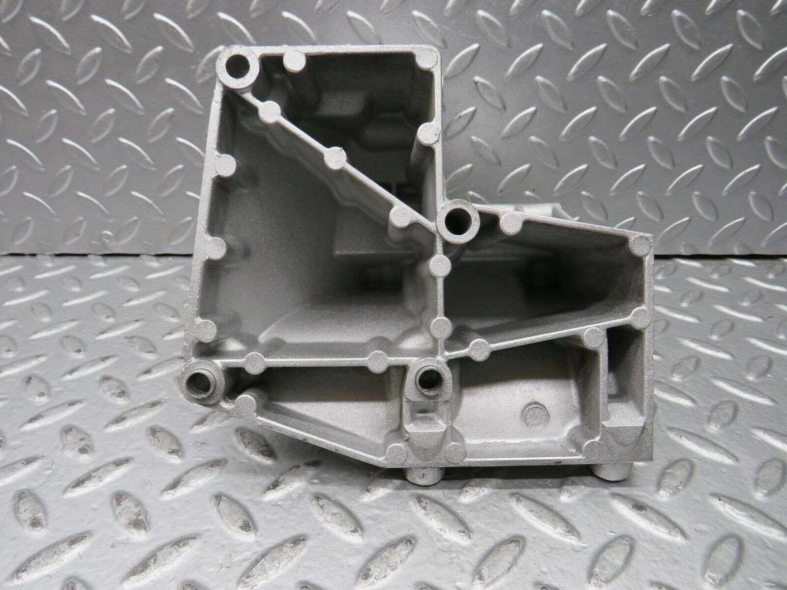 21898 Mercedes-Benz W126 300SE Power Steering Pump Bracket 1264660641