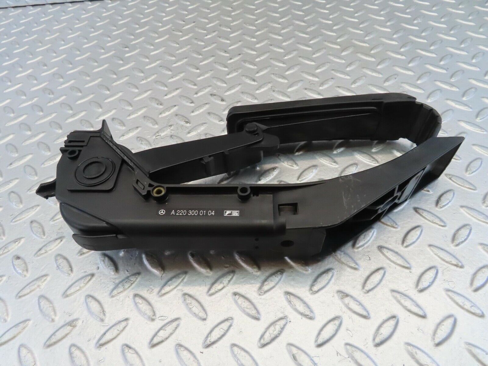 11100 Mercedes-Benz W221 S320 Throttle Accelerator Pedal 2203000104