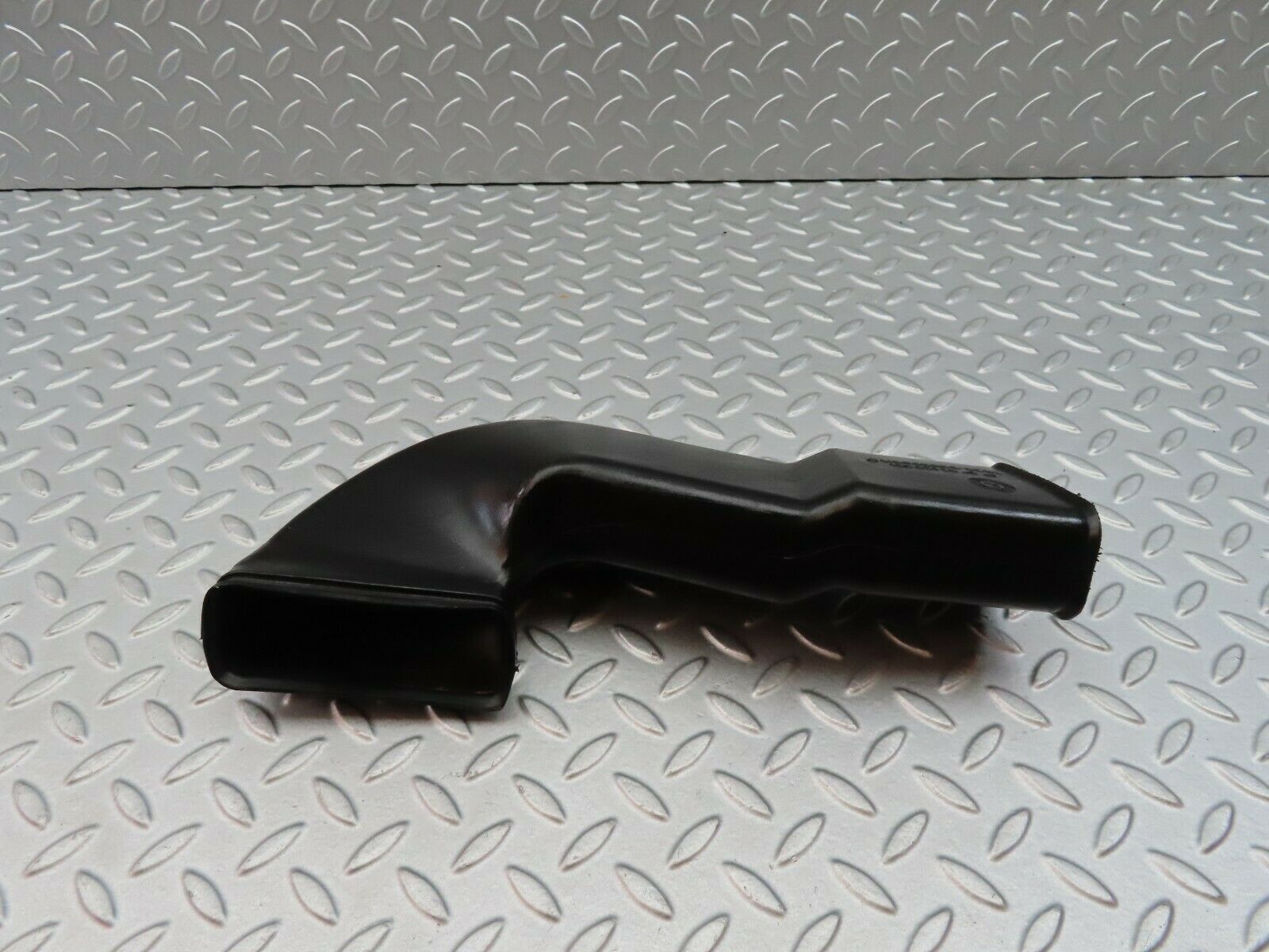 6140 Mercedes-Benz W126 380SE Dashboard Air Duct 1268312546