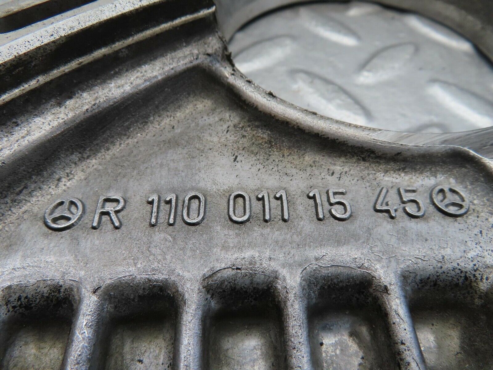 16018 Mercedes-Benz W123 280E Gearbox Flange 1100111545