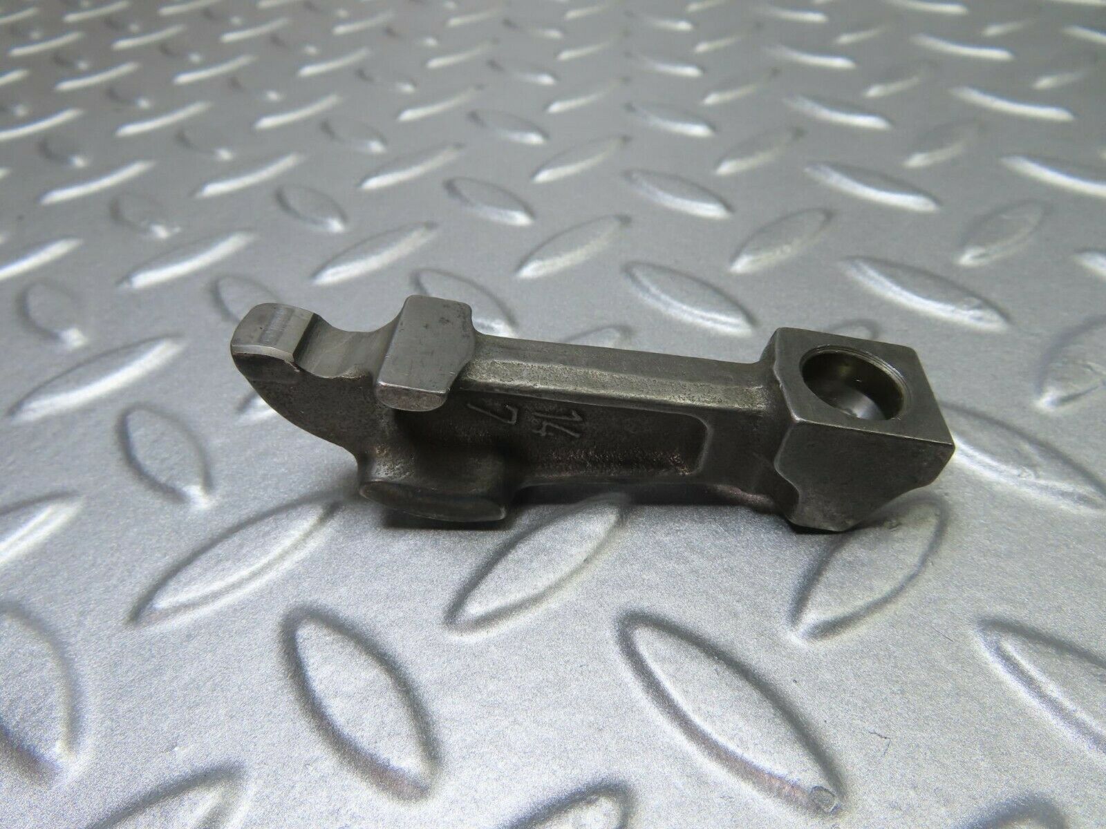 9130 Mercedes-Benz W108 Valve Rocker Arm With Retaining Spring