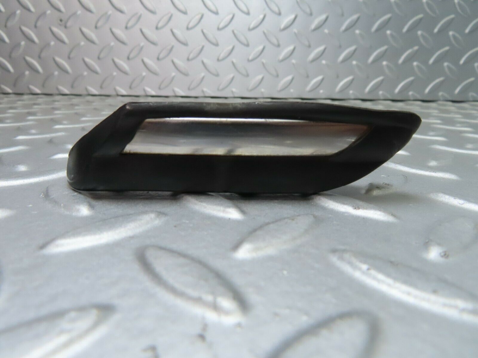 7265 Mercedes-Benz W116 450SE Rear Left Fender Wing Centre Chrome Trim