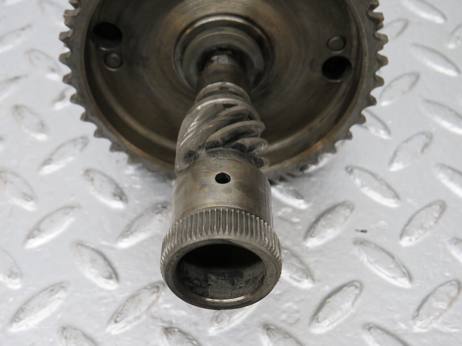 31079 Mercedes-Benz W123 200D Injection Pump Intermediate Timing Gear Shaft