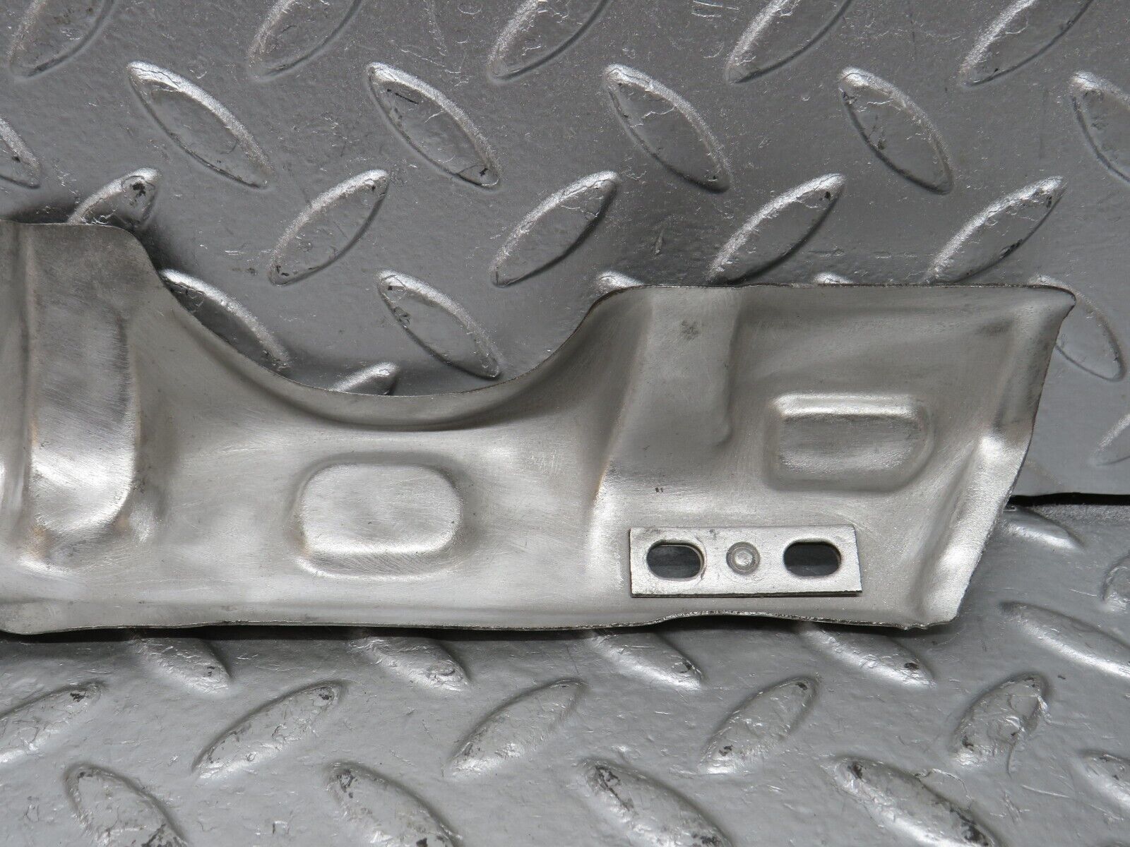 33120 Mercedes-Benz W126 380 V8 M116 Exhaust Manifold Heat Shield