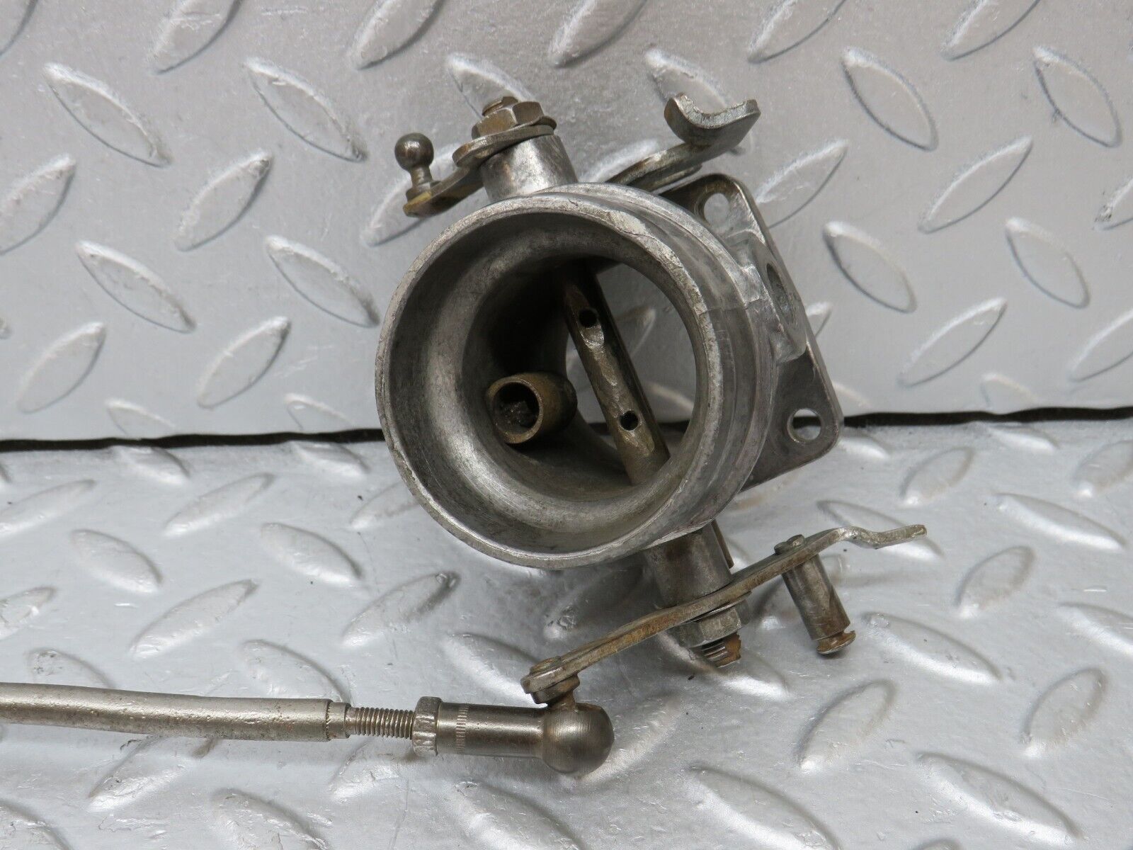 35949 Mercedes-Benz 240D OM616.912 Throttle Body Valve 6210700727