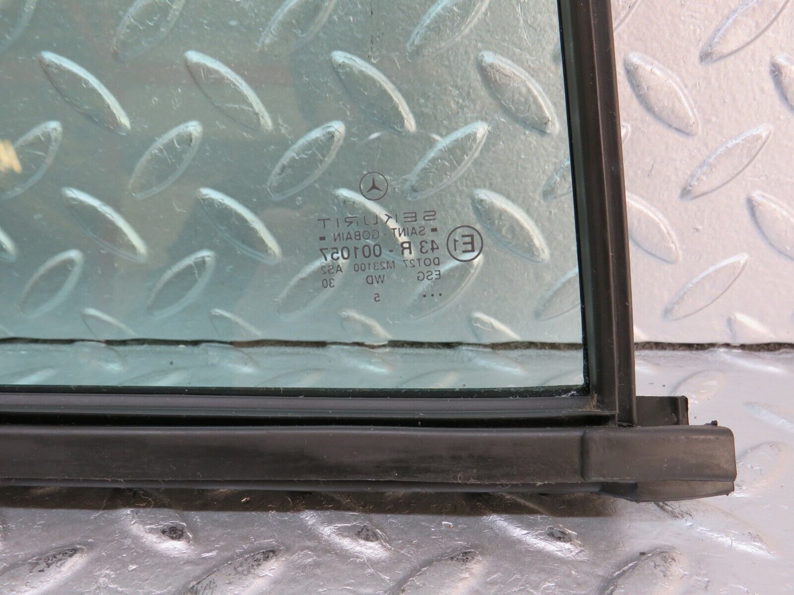 33259 Mercedes-Benz W202 C180 Rear Left Quarter Window Glass 2027350124