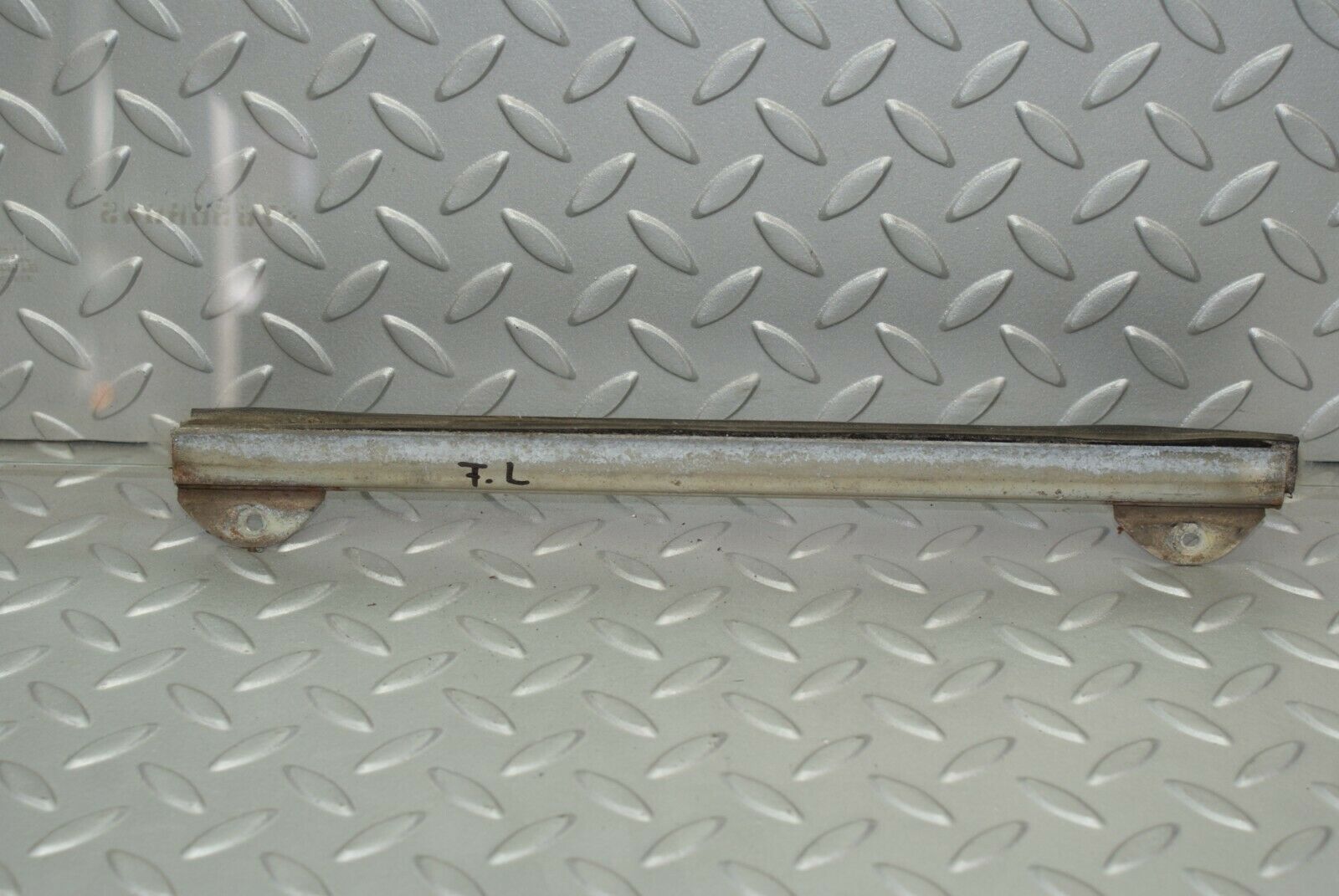 3095 Mercedes-Benz W115 220D Front Left Door Window Glass