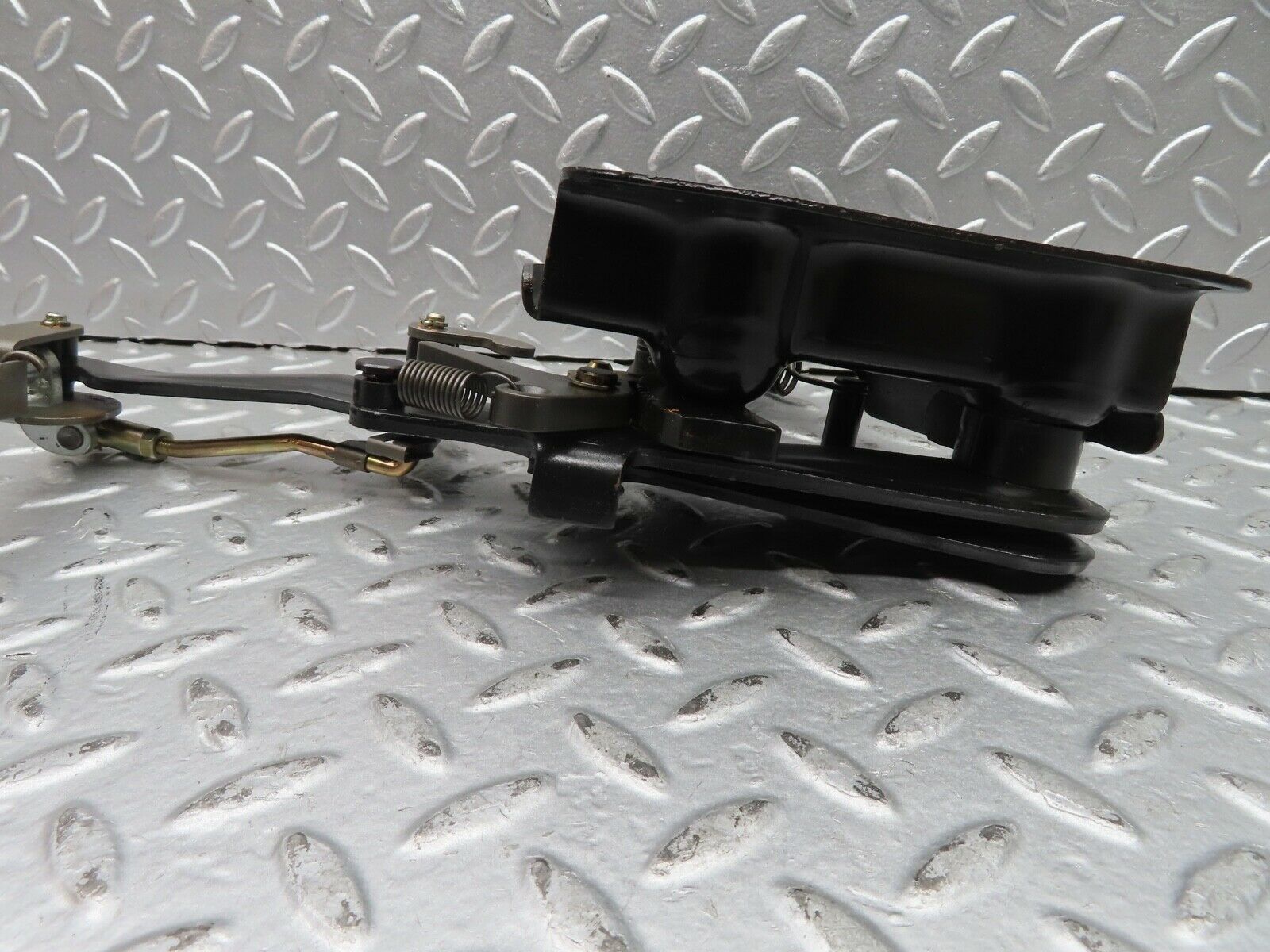 21573 Mercedes-Benz W126 300SE Handbrake Regulator