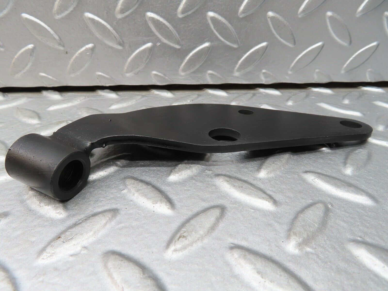 18750 Mercedes-Benz W120 W121 Ponton Engine Mount Bracket Left & Right